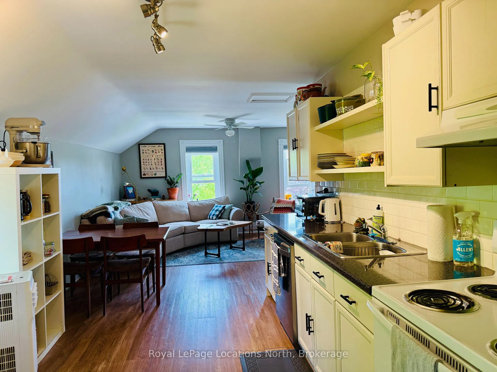 Photo 8 of Unit Unit B, 154 Hickory Street, Collingwood — HOMEH