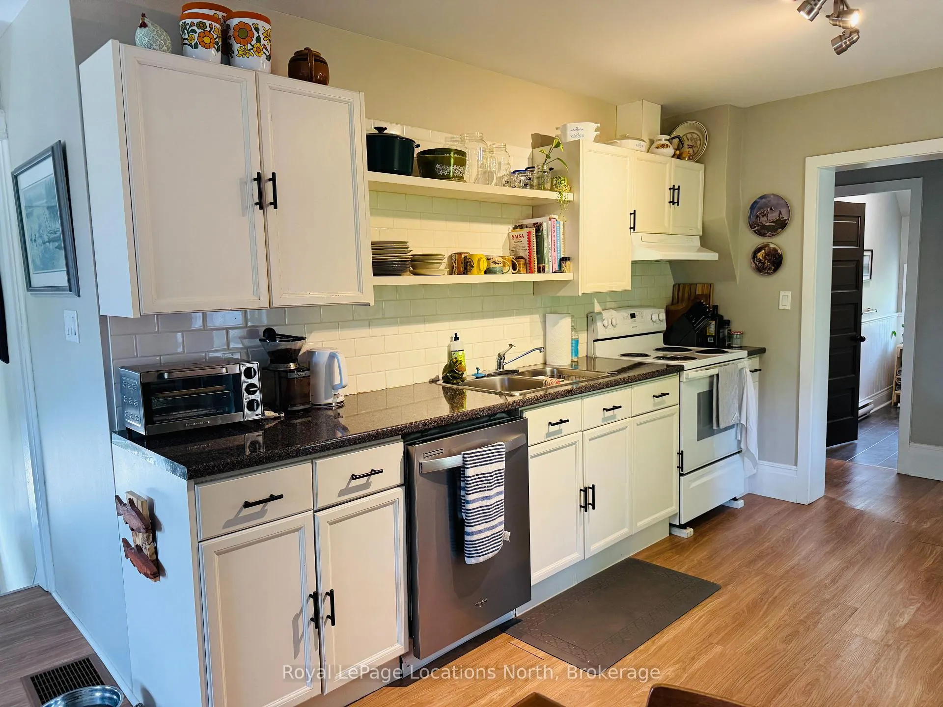 Photo 11 of Unit Unit B, 154 Hickory Street, Collingwood — HOMEH