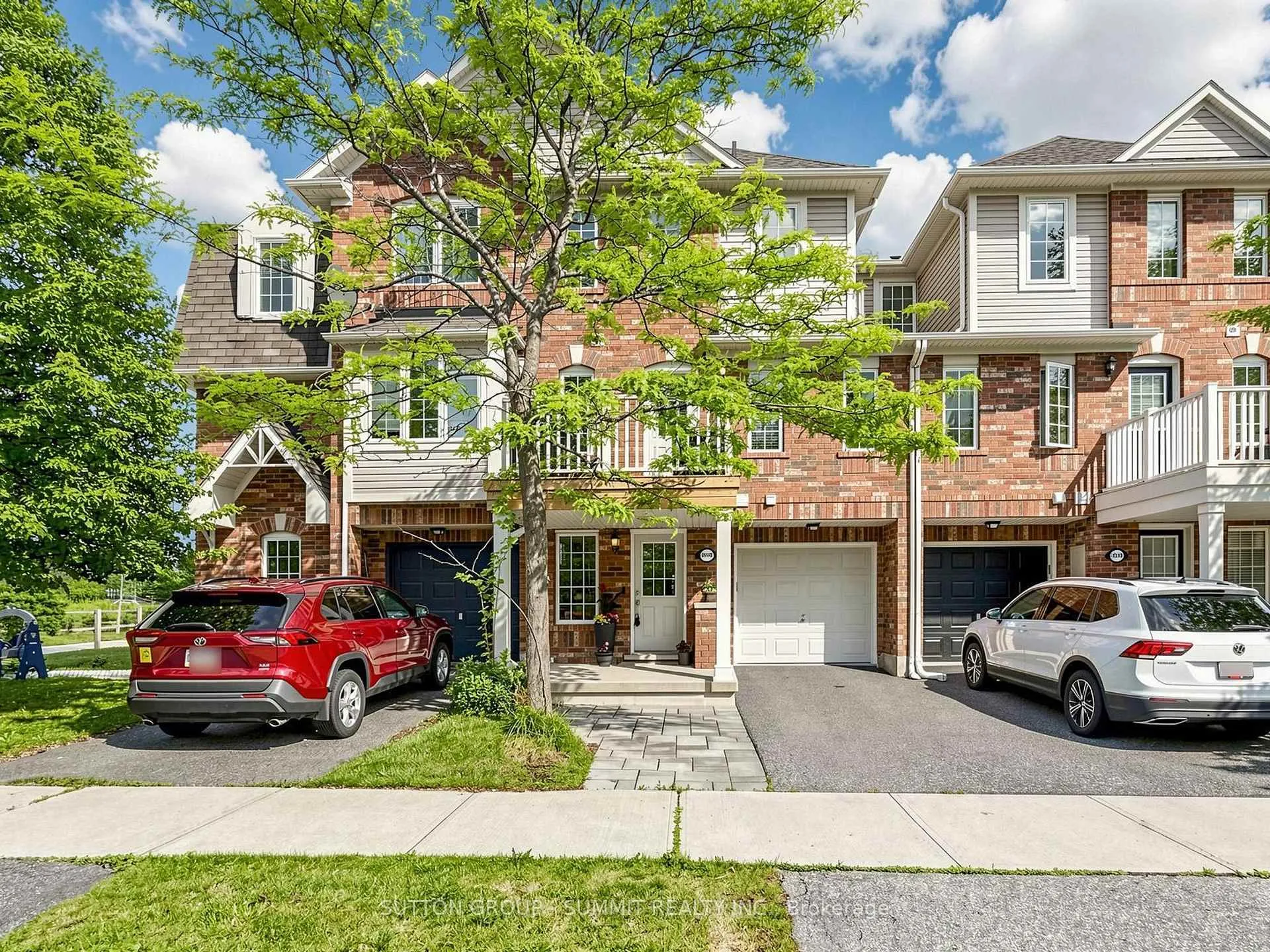 Front of 3032 Dewridge Avenue S