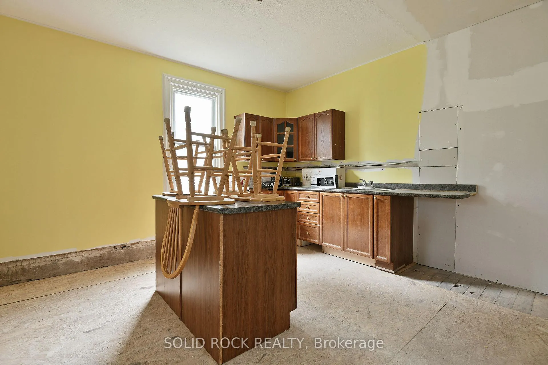 Photo 16 of 152 Elgin Street W, Arnprior, Arnprior — HOMEH