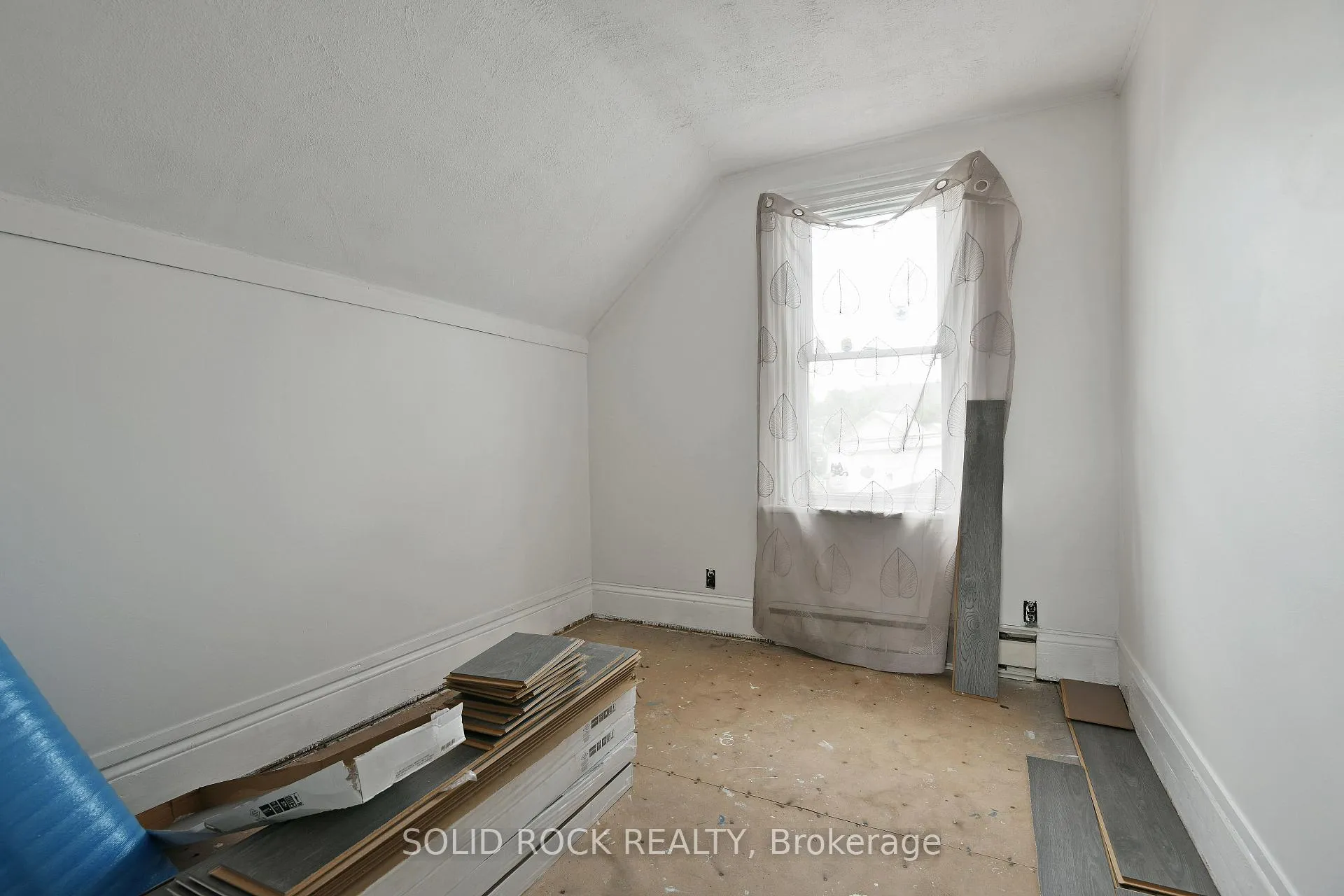 Photo 21 of 152 Elgin Street W, Arnprior, Arnprior — HOMEH