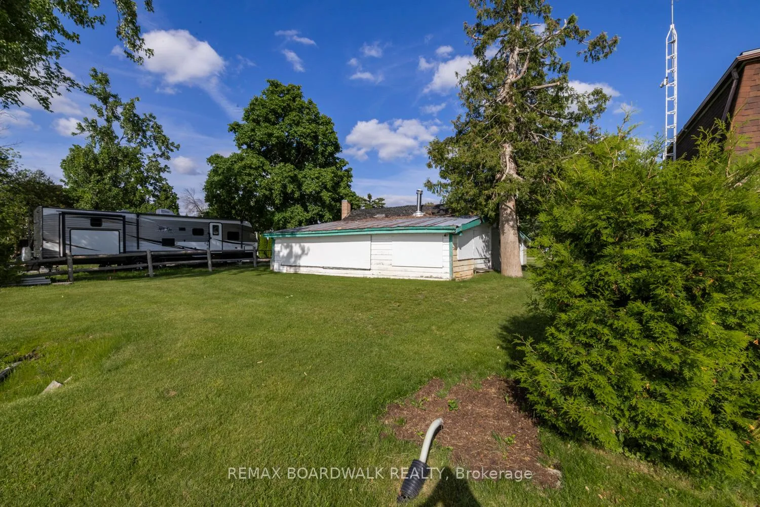 Photo 5 of 131 Avenue 4, Beckwith, Beckwith Twp — HOMEH