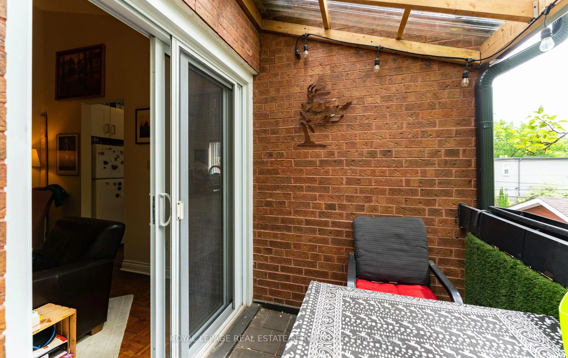 Photo 10 of Unit 2nd Floor, 580 Indian Road, Toronto, High Park North — HOMEH