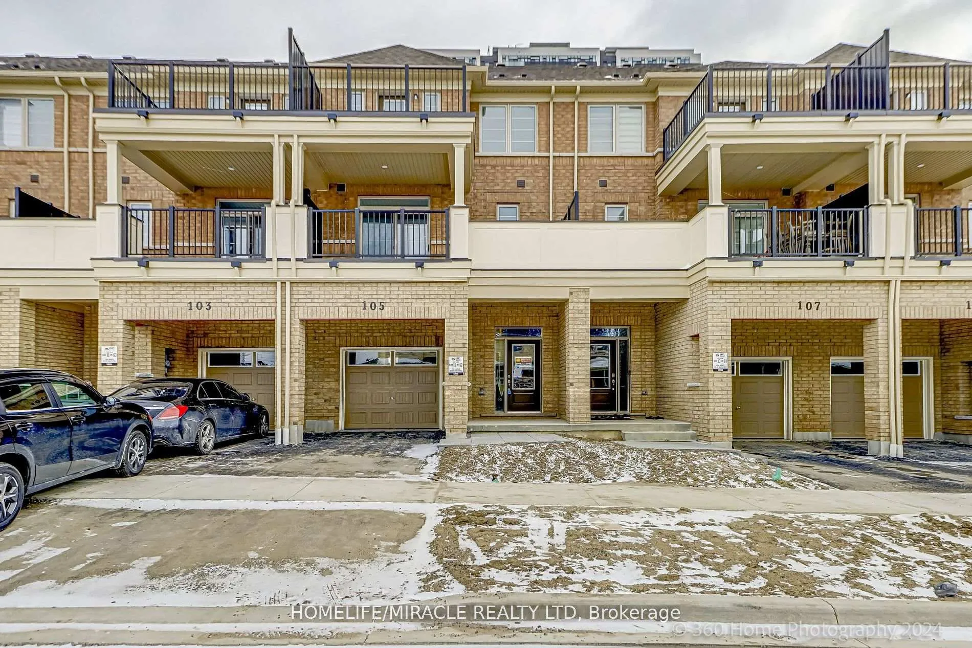 Front of 105 Air Dancer Crescent