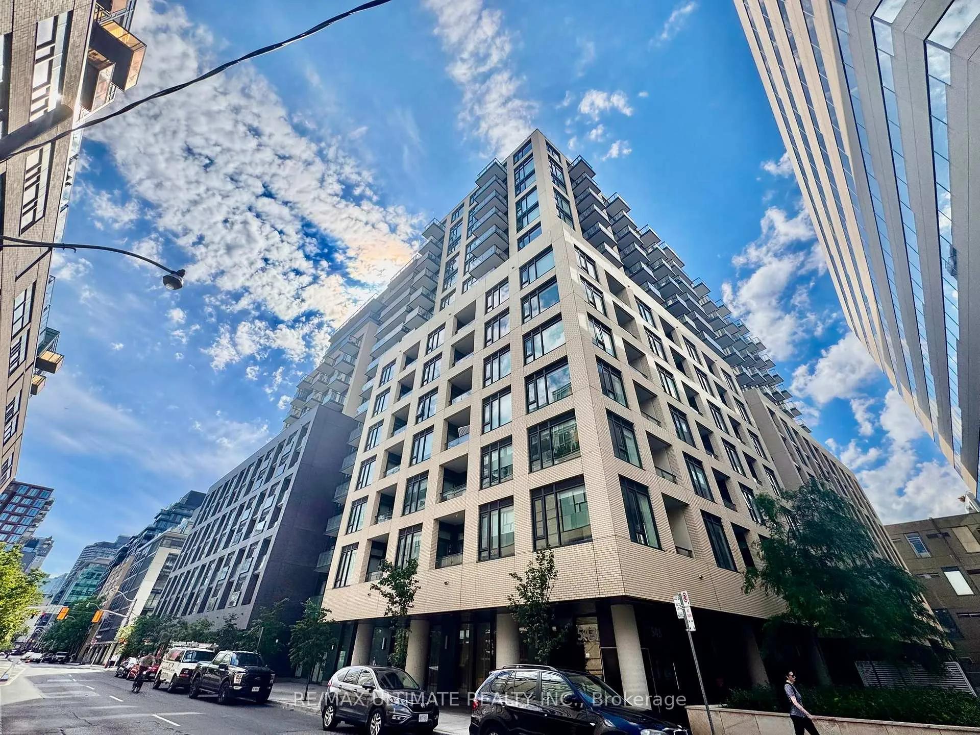Front of Unit 1416, 543 Richmond Street W