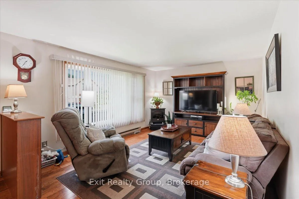 Photo 8 of 192 Baker Street, Stirling-Rawdon, Stirling Ward — HOMEH