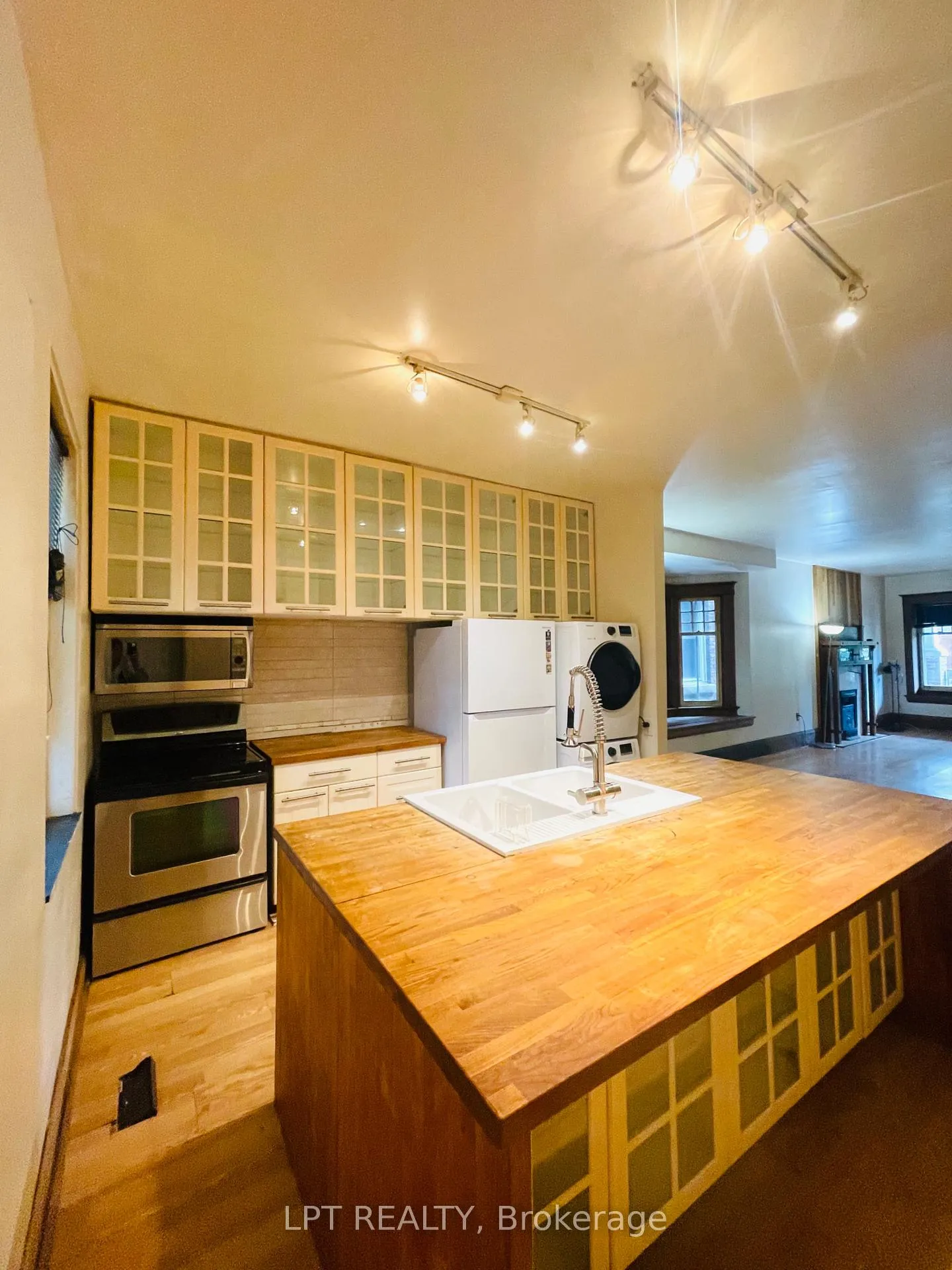 Photo 2 of 326 Beech Avenue, Toronto, The Beaches — HOMEH