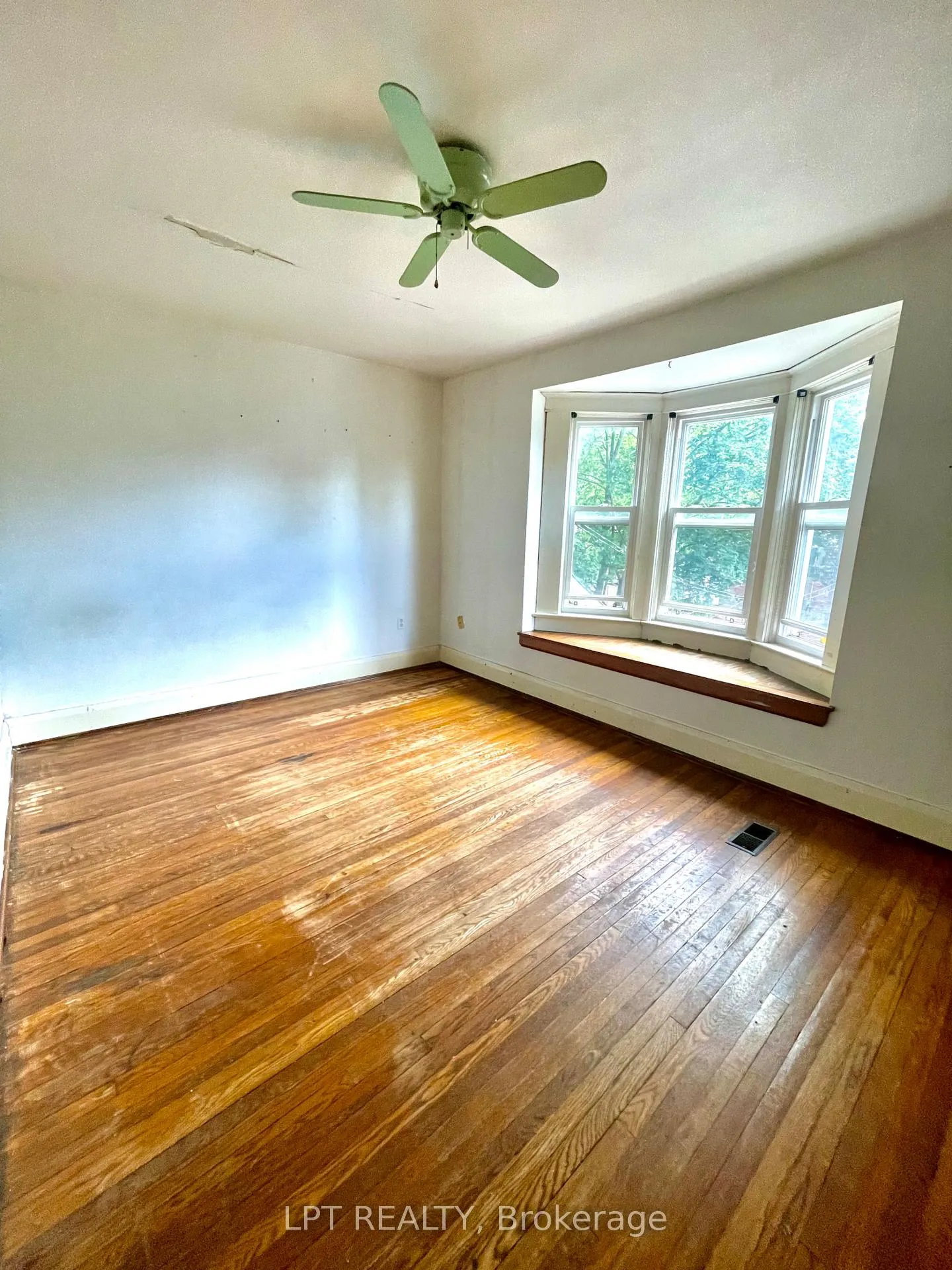 Photo 10 of 326 Beech Avenue, Toronto, The Beaches — HOMEH