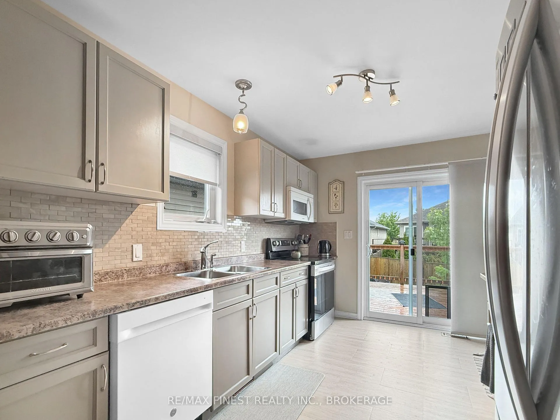 Photo 11 of 119 Hogan Crescent, Loyalist, Amherstview — HOMEH