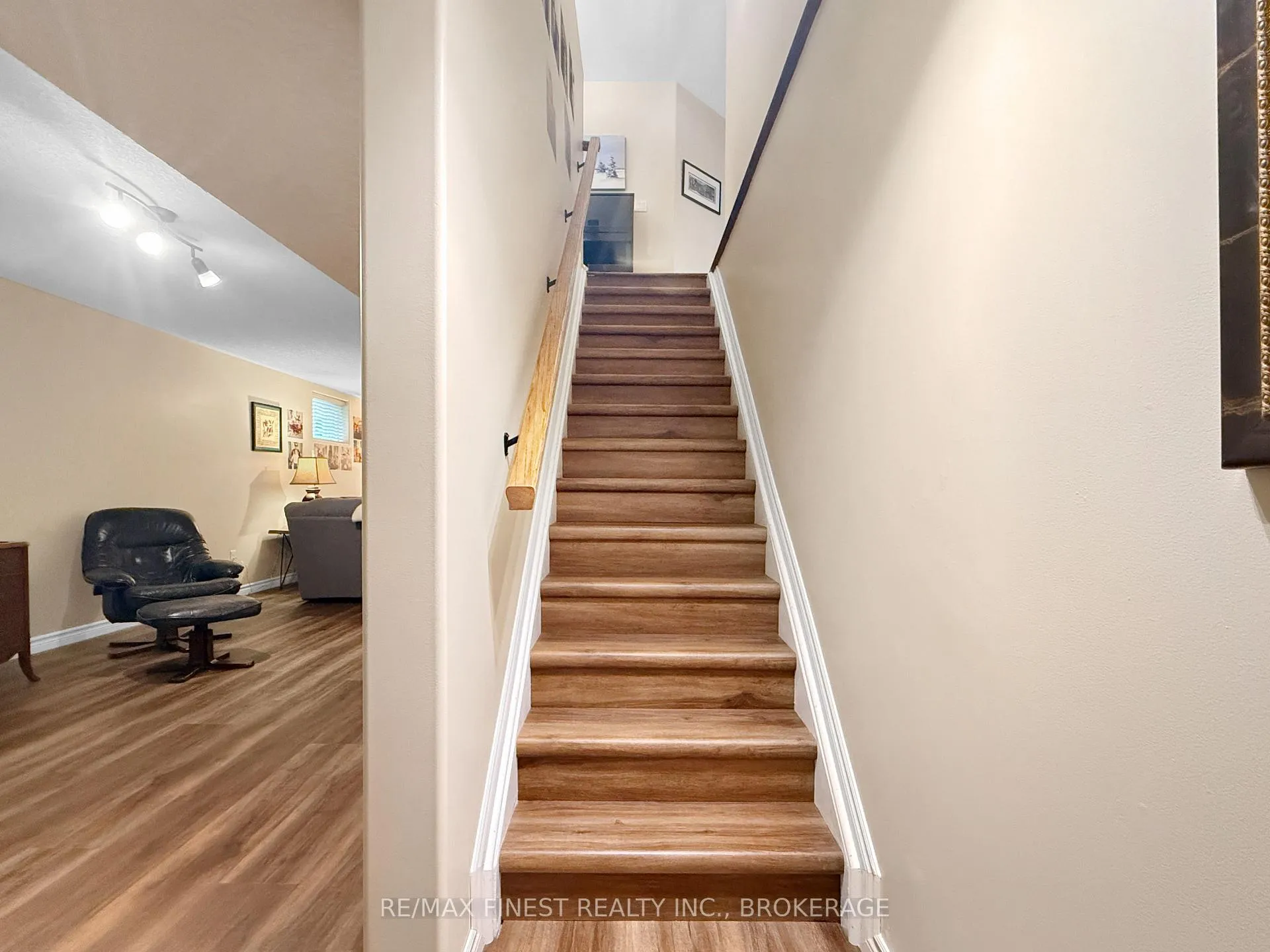 Photo 20 of 119 Hogan Crescent, Loyalist, Amherstview — HOMEH