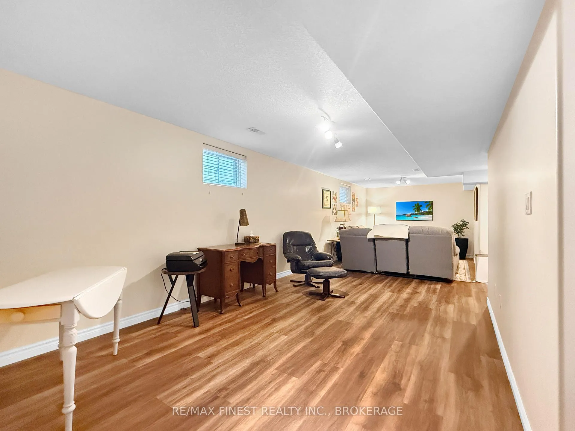 Photo 23 of 119 Hogan Crescent, Loyalist, Amherstview — HOMEH
