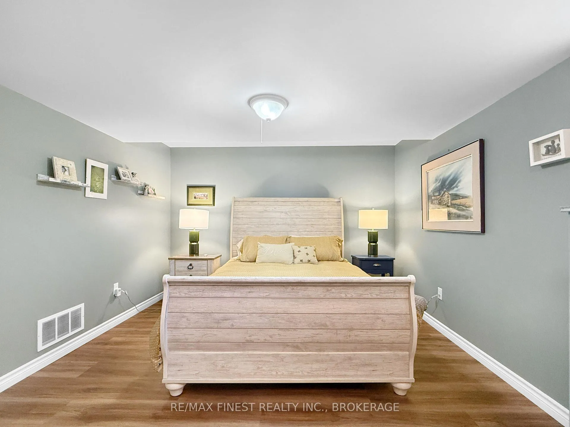 Photo 27 of 119 Hogan Crescent, Loyalist, Amherstview — HOMEH