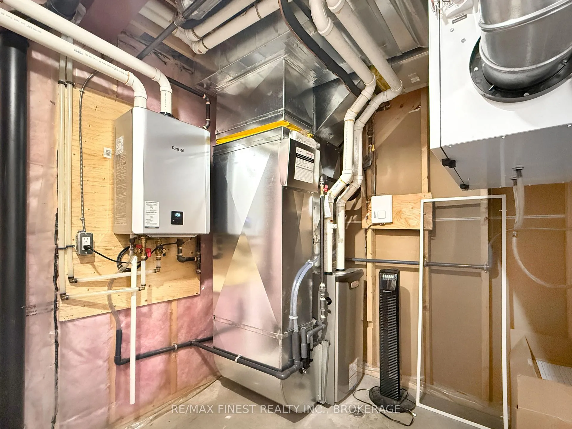 Photo 31 of 119 Hogan Crescent, Loyalist, Amherstview — HOMEH
