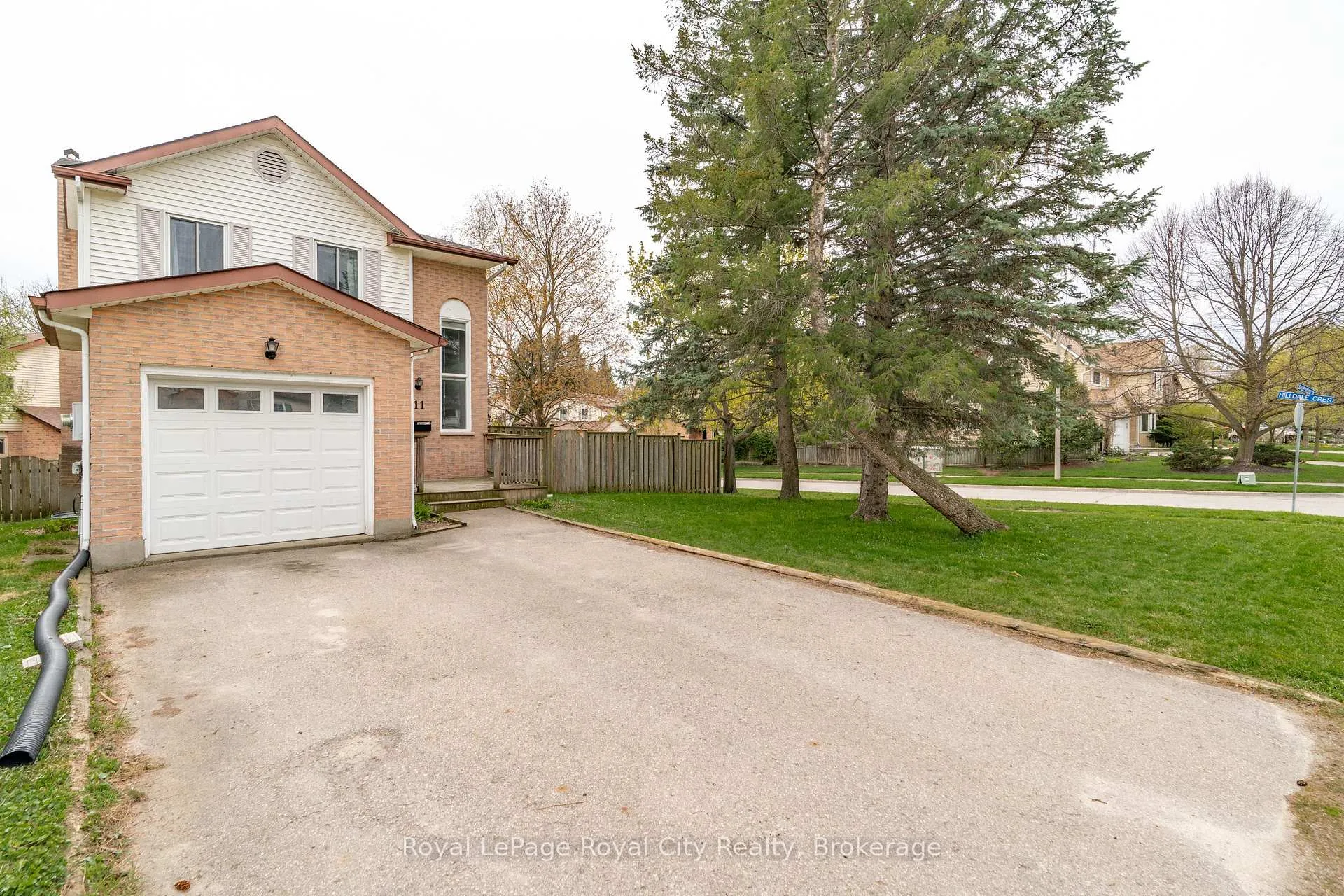 Photo 2 of 11 Sagewood Place, Guelph, Kortright West — HOMEH