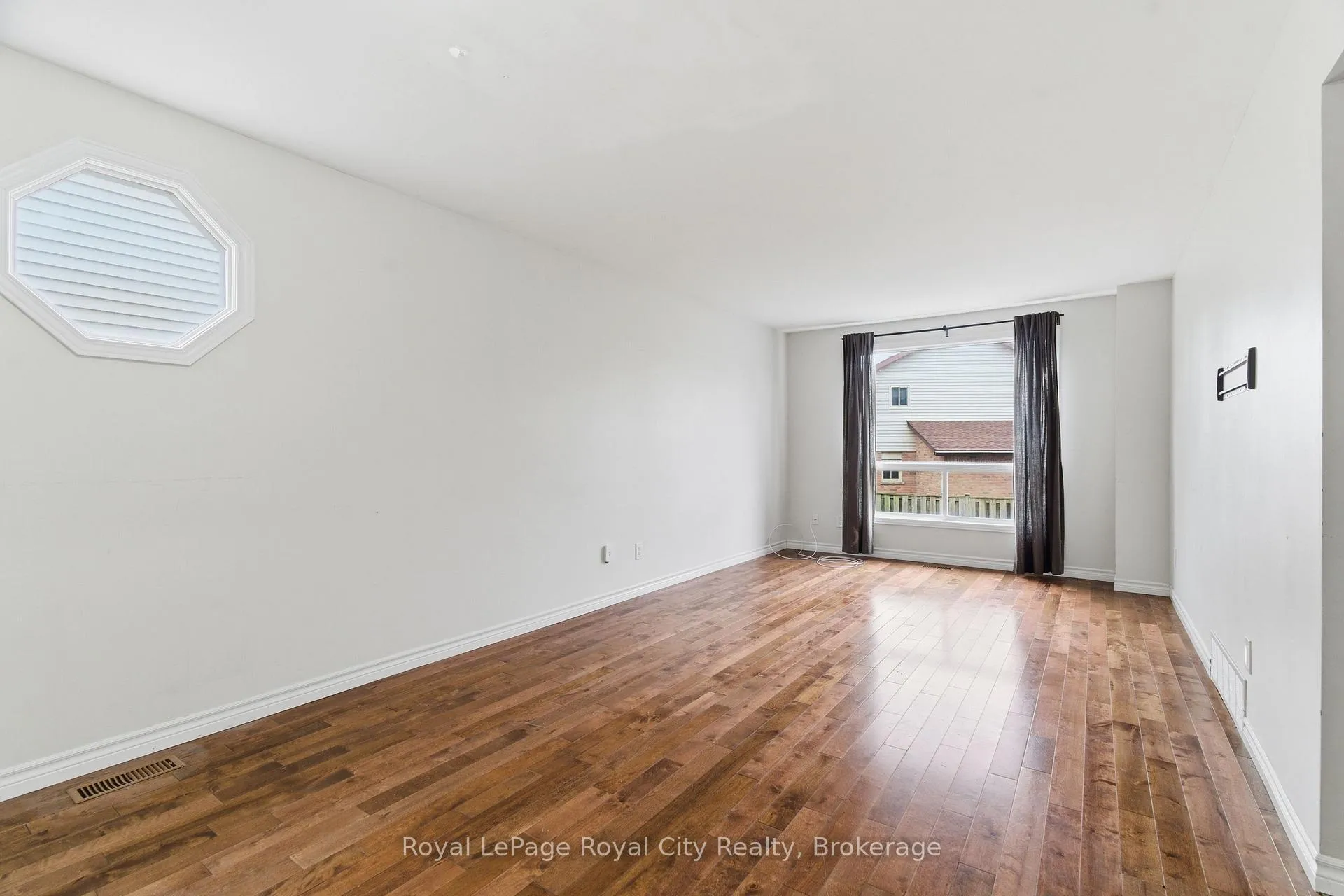 Photo 9 of 11 Sagewood Place, Guelph, Kortright West — HOMEH