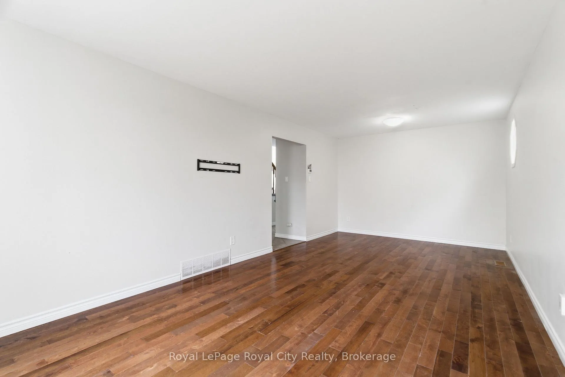 Photo 14 of 11 Sagewood Place, Guelph, Kortright West — HOMEH