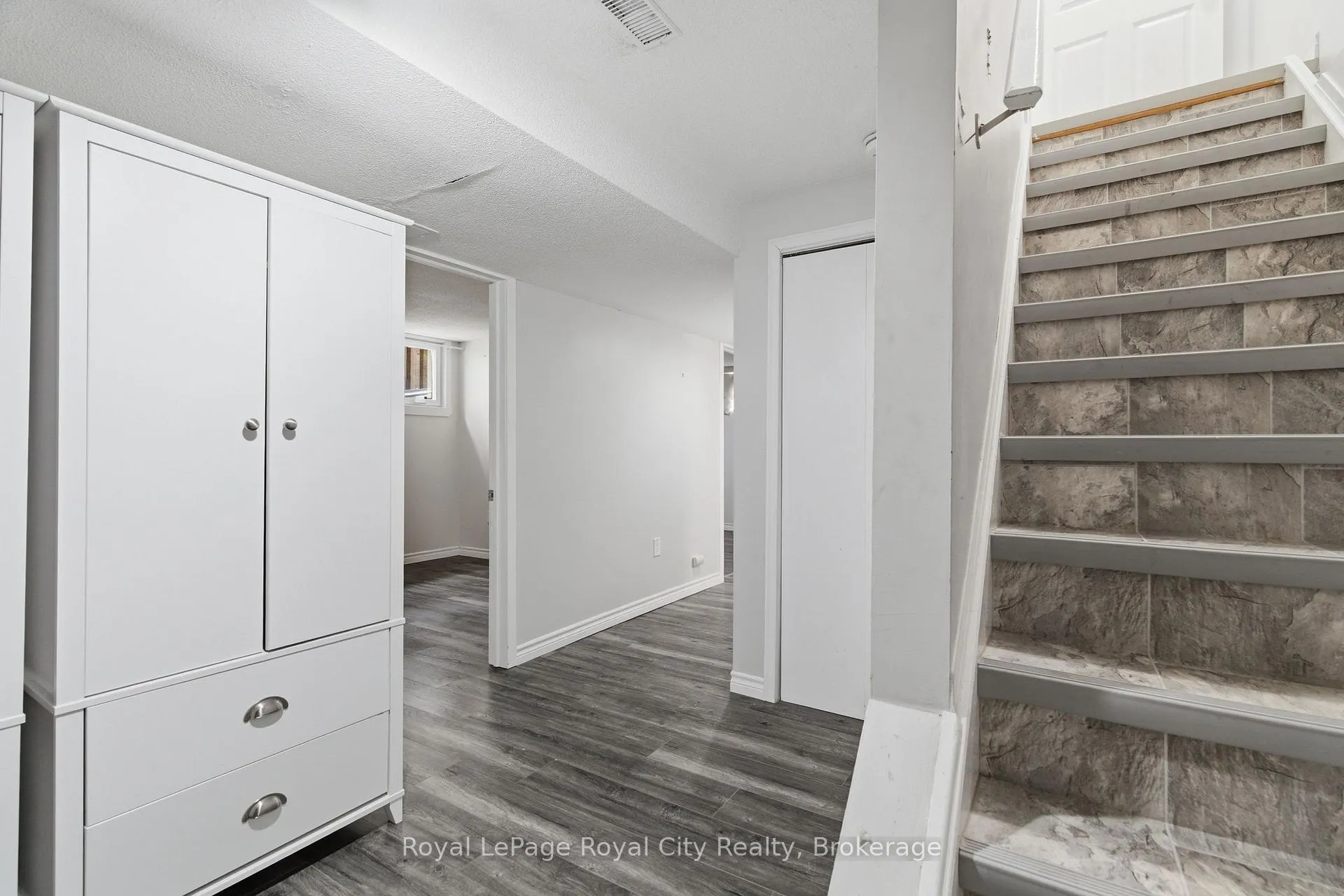 Photo 19 of 11 Sagewood Place, Guelph, Kortright West — HOMEH