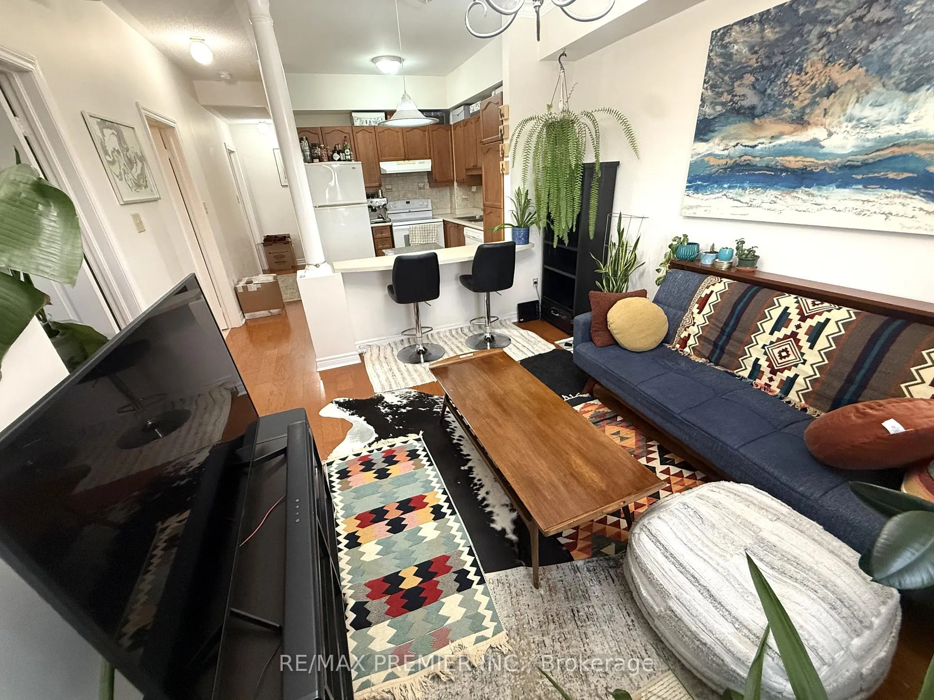Photo 5 of Unit 303, 9944 Keele Street, Vaughan, Maple — HOMEH