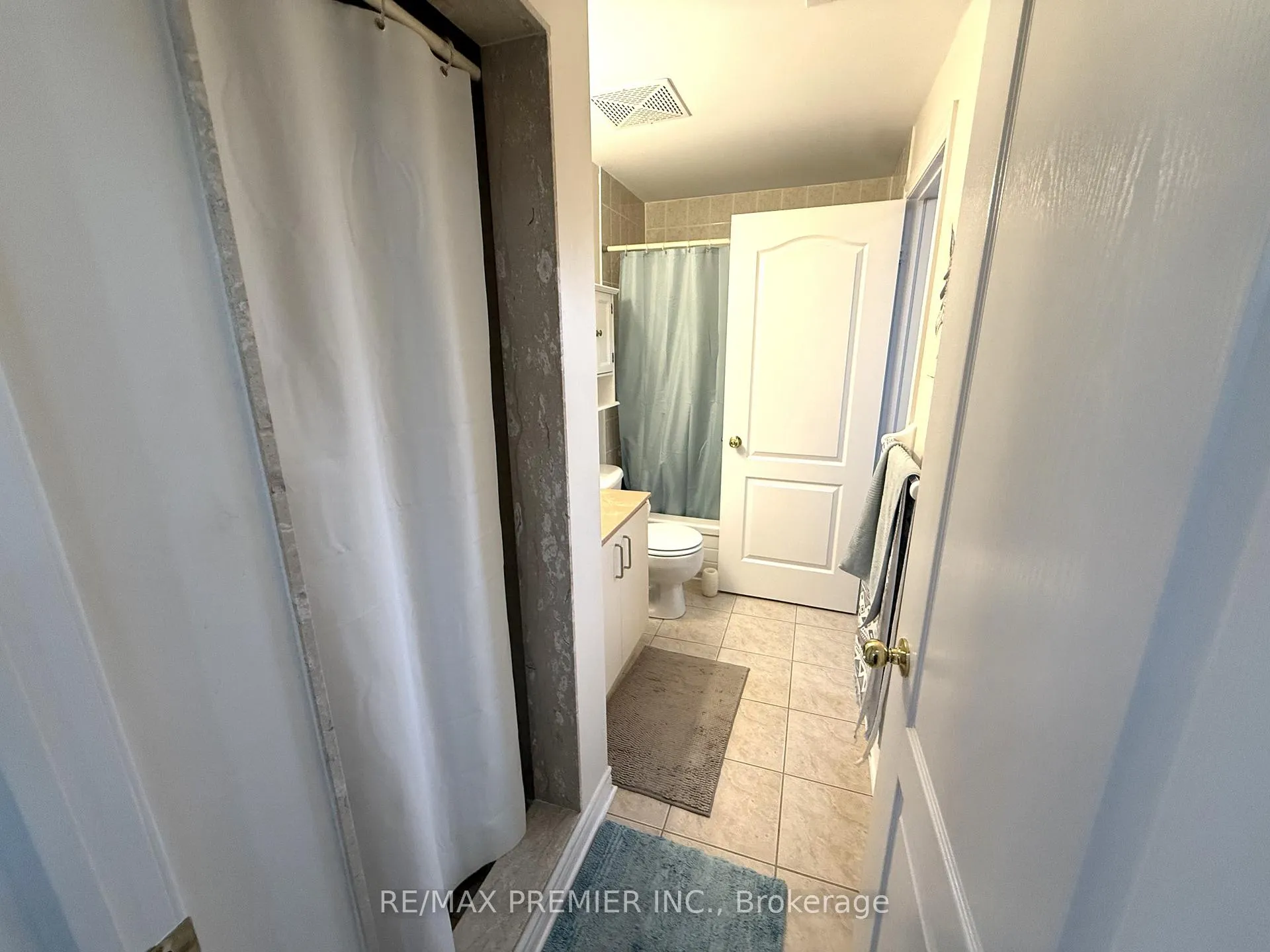 Photo 10 of Unit 303, 9944 Keele Street, Vaughan, Maple — HOMEH