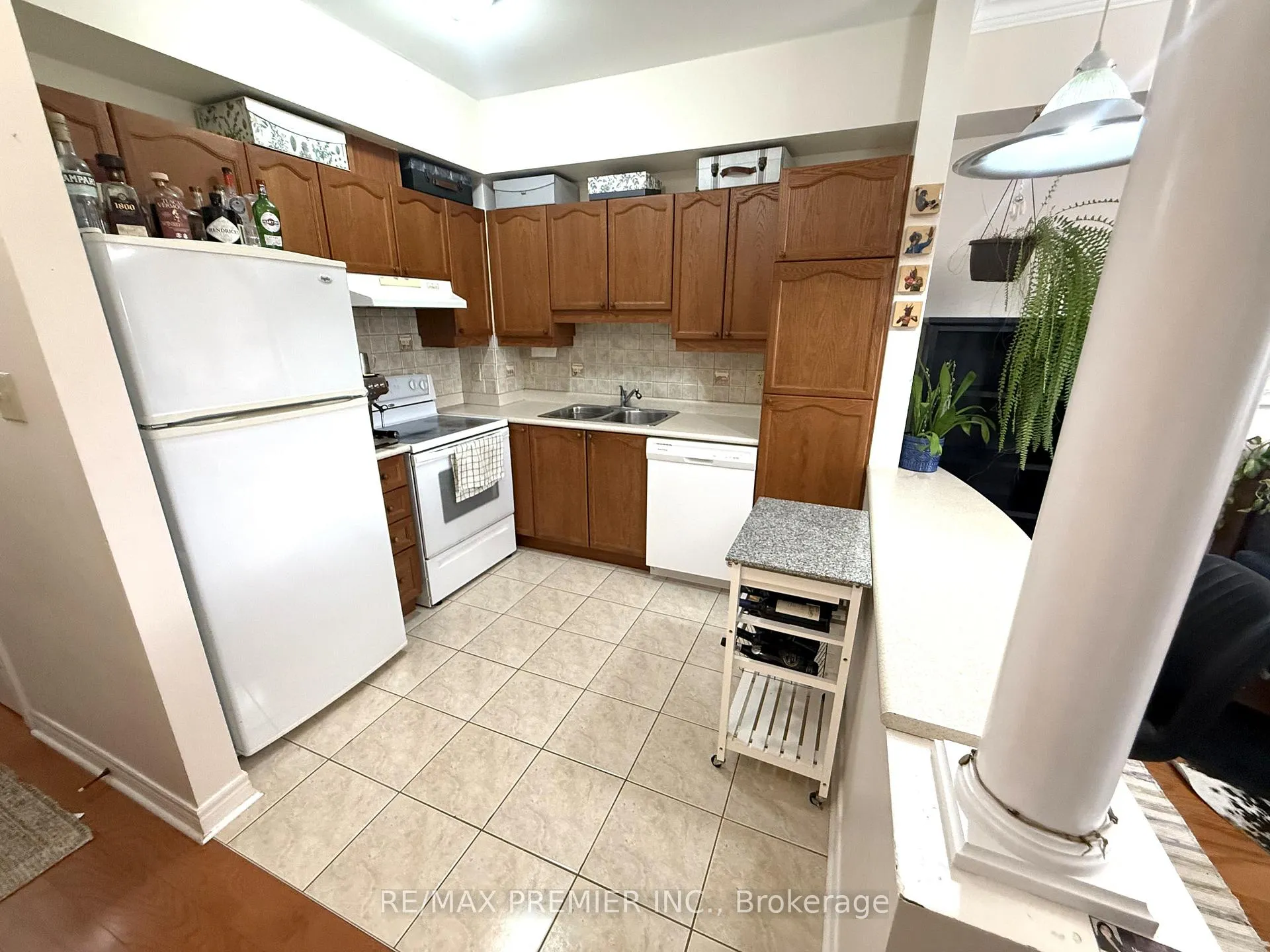 Photo 12 of Unit 303, 9944 Keele Street, Vaughan, Maple — HOMEH