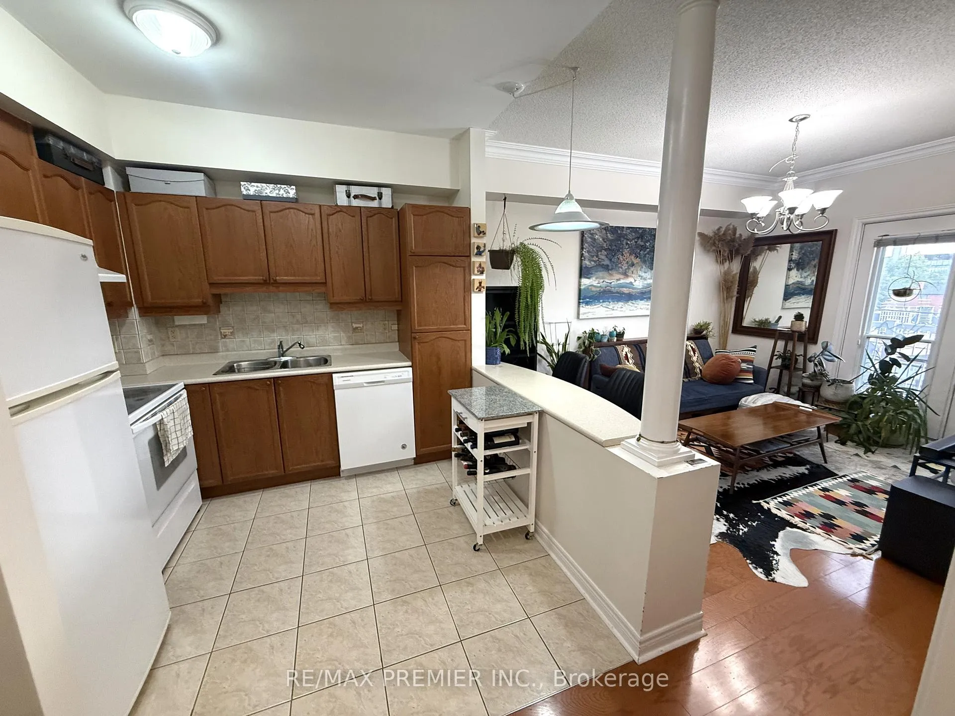 Photo 13 of Unit 303, 9944 Keele Street, Vaughan, Maple — HOMEH