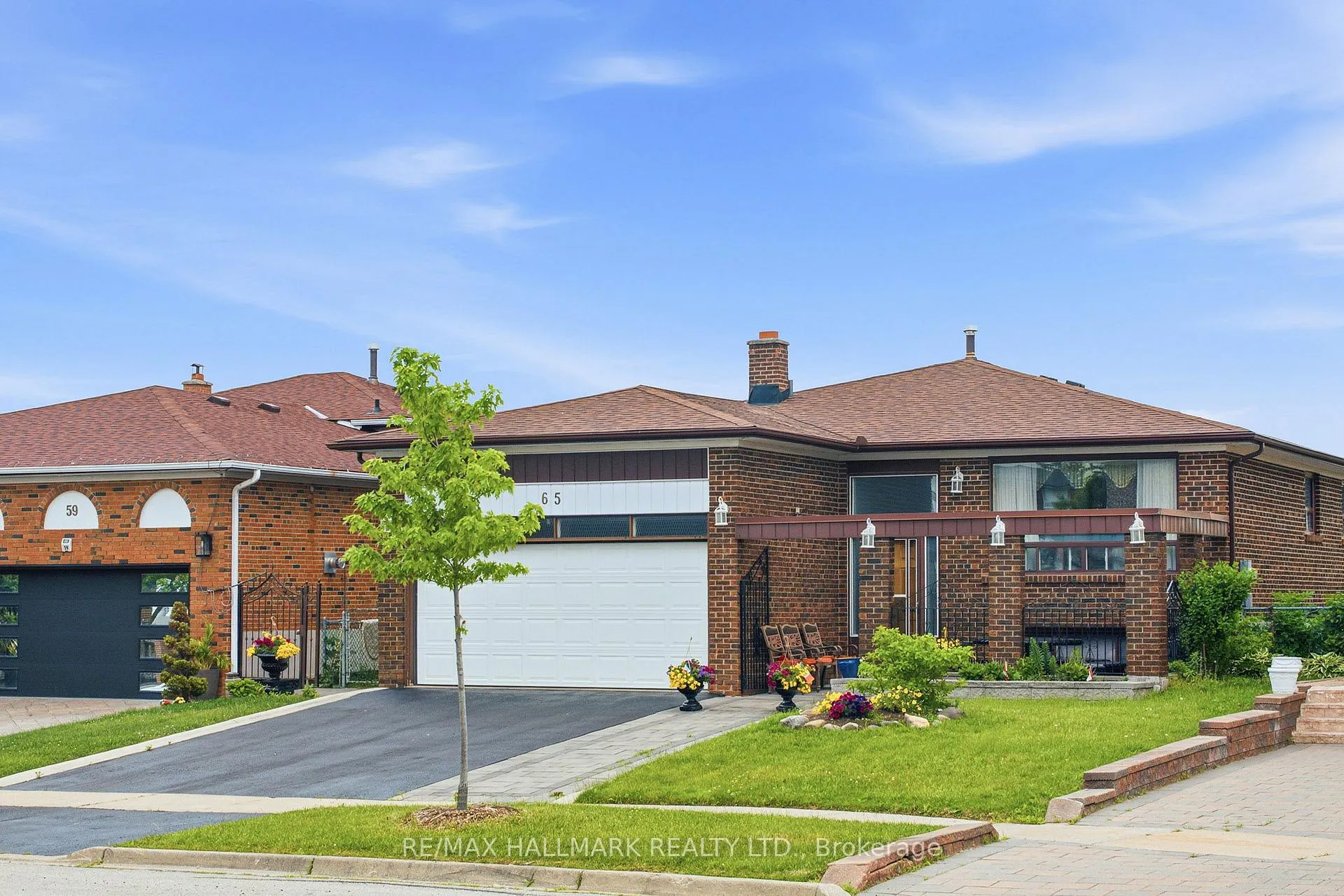 Photo 3 of 65 Oakhill Road, Vaughan, West Woodbridge — HOMEH