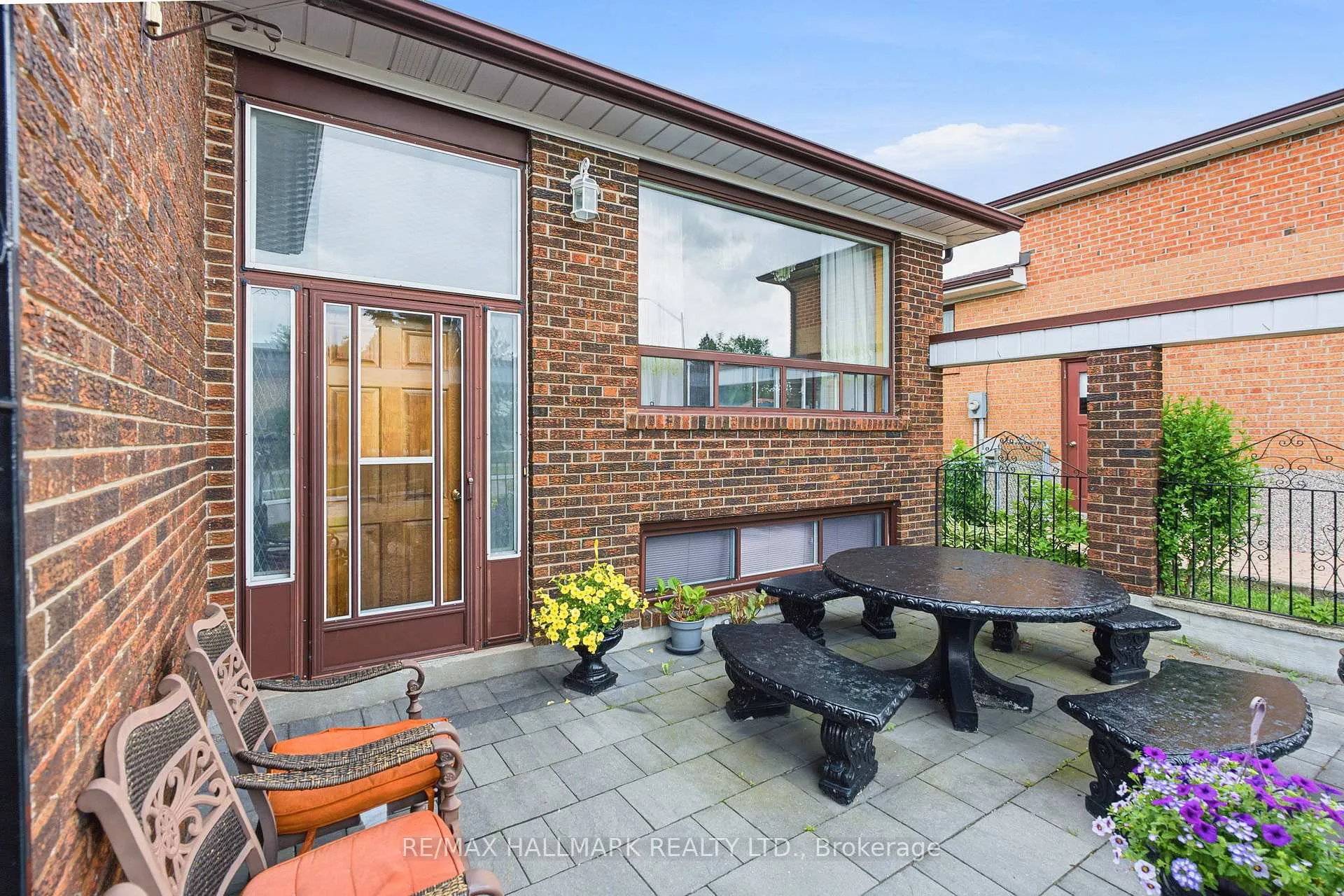 Photo 5 of 65 Oakhill Road, Vaughan, West Woodbridge — HOMEH