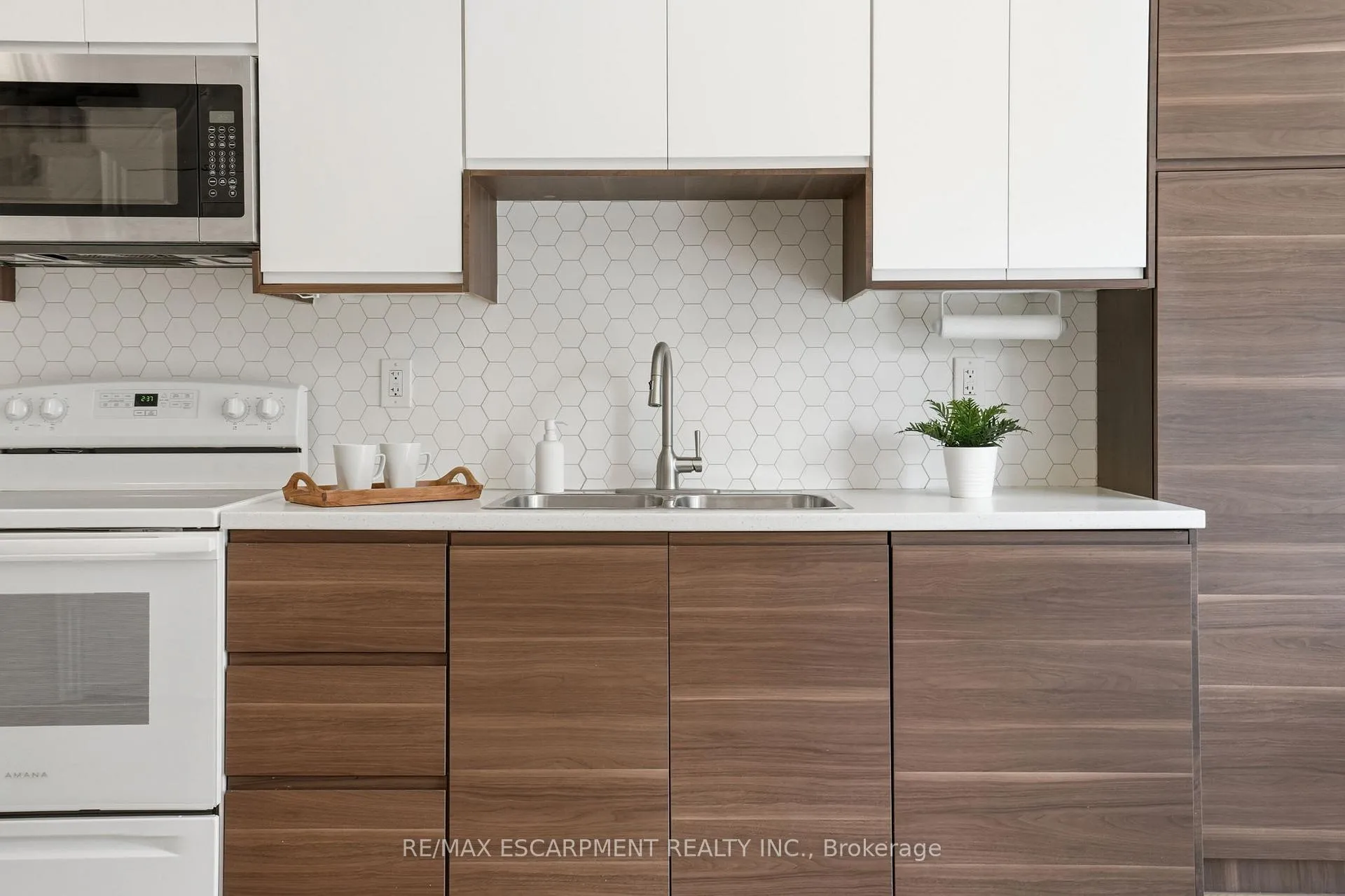 Photo 7 of Unit 317, 895 Maple Avenue, Burlington, Brant — HOMEH