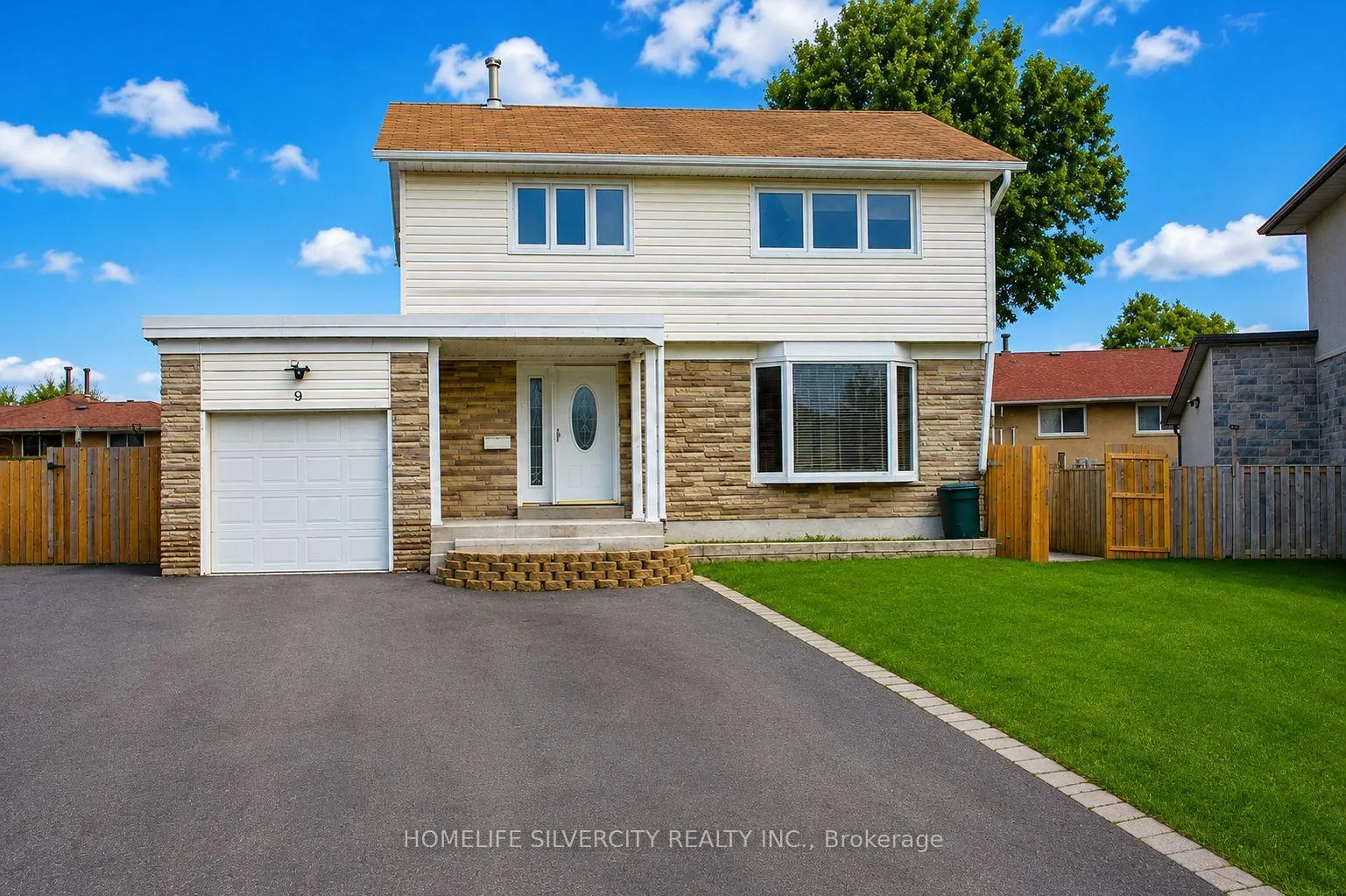 Photo 2 of 9 Hardwick Drive, Brampton, Brampton East — HOMEH