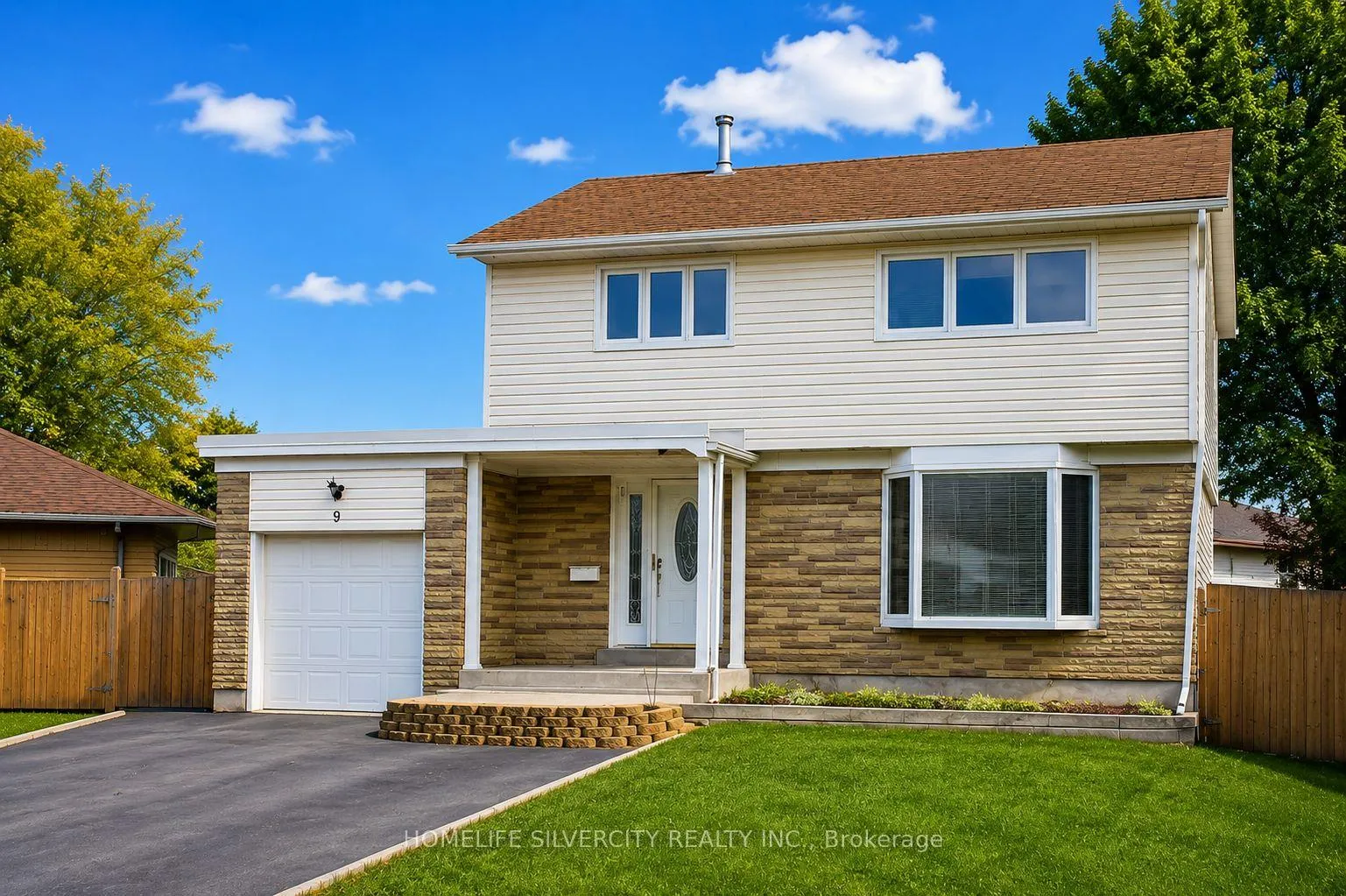 Photo 3 of 9 Hardwick Drive, Brampton, Brampton East — HOMEH