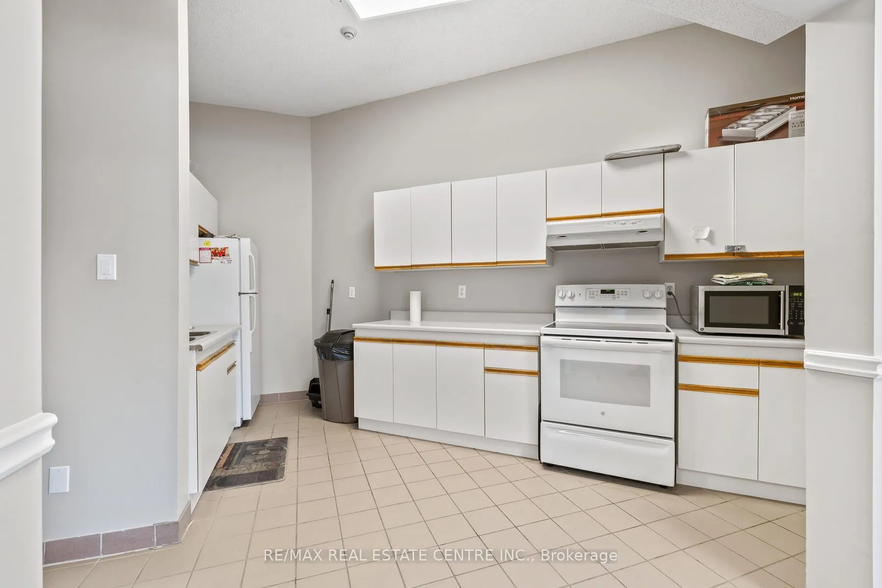 Photo 26 of Unit 406, 26 Hall Road, Halton Hills, Georgetown — HOMEH