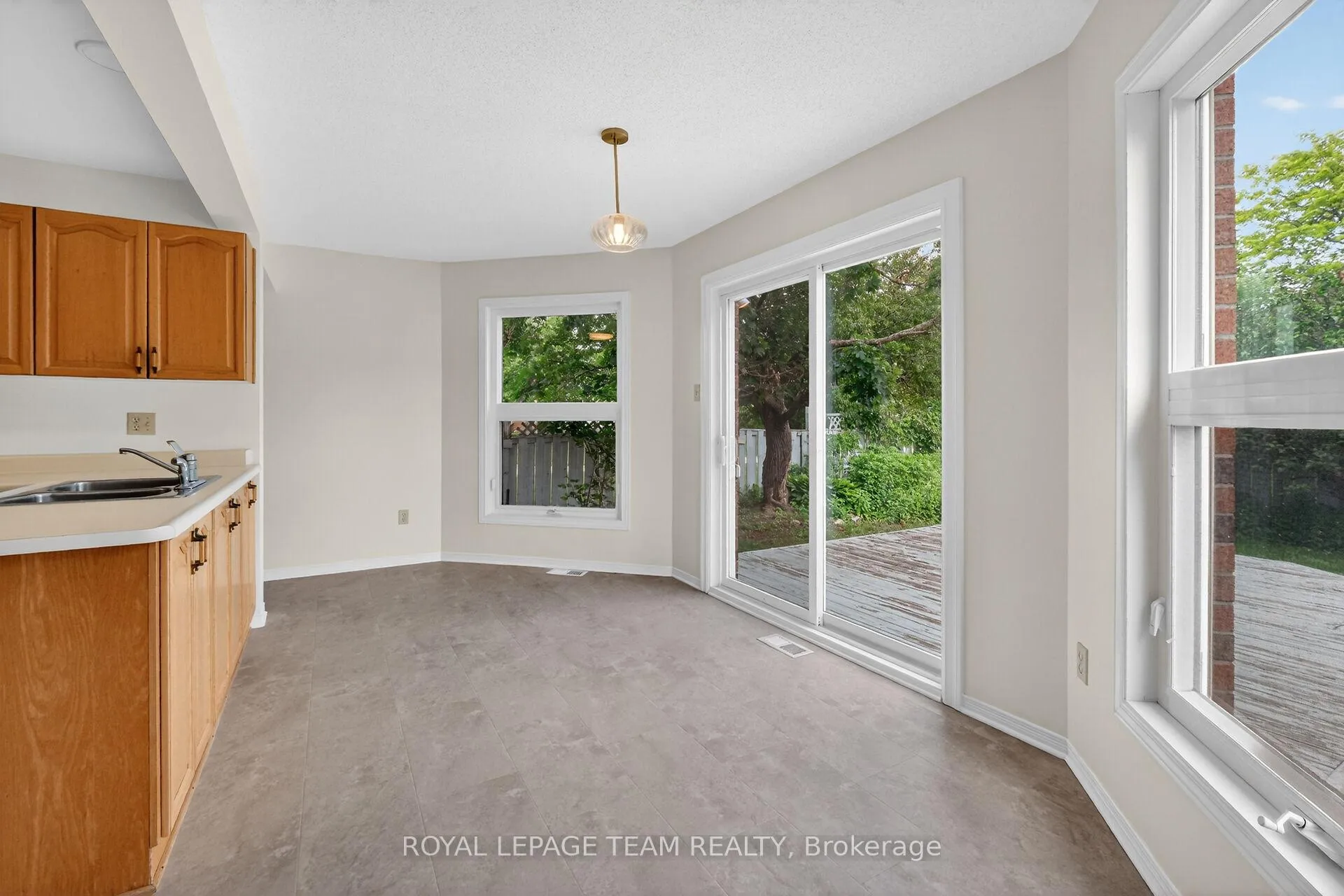 Photo 10 of 6 Shetland Way, Ottawa, Kanata - Bridlewood — HOMEH