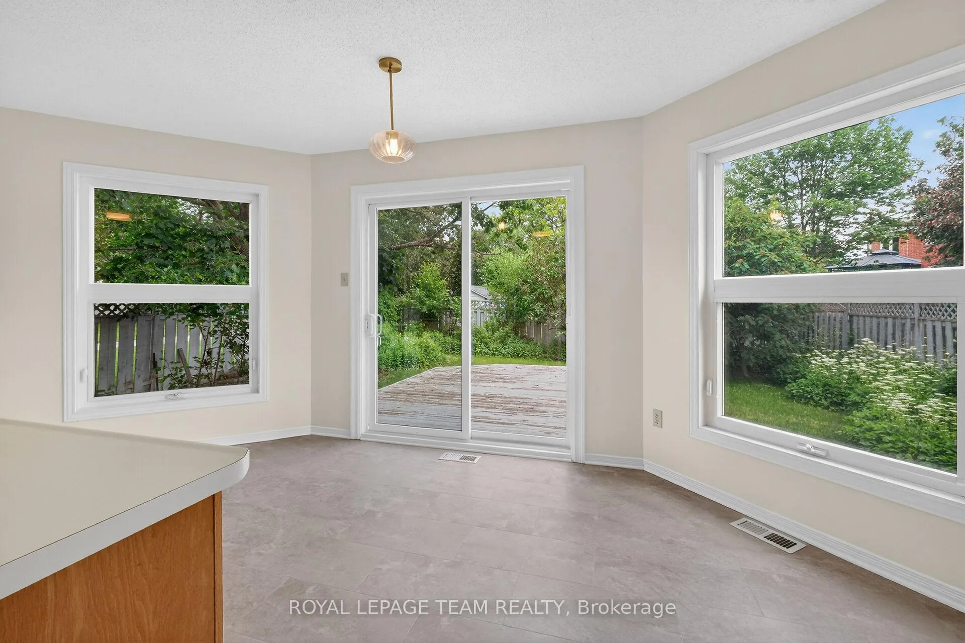 Photo 11 of 6 Shetland Way, Ottawa, Kanata - Bridlewood — HOMEH