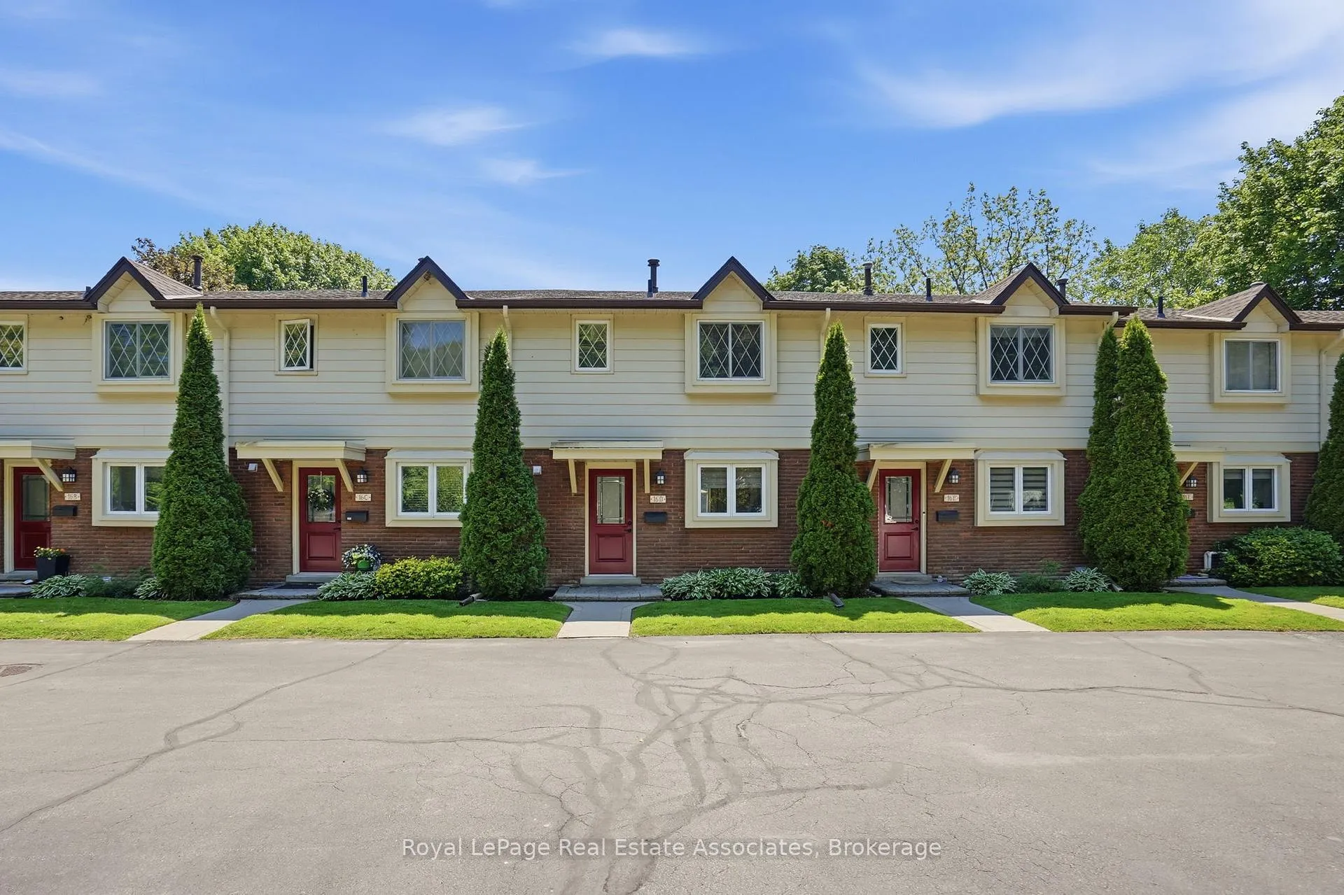 Photo 2 of Unit D(4), 16D Bond Street, Hamilton, Dundas — HOMEH