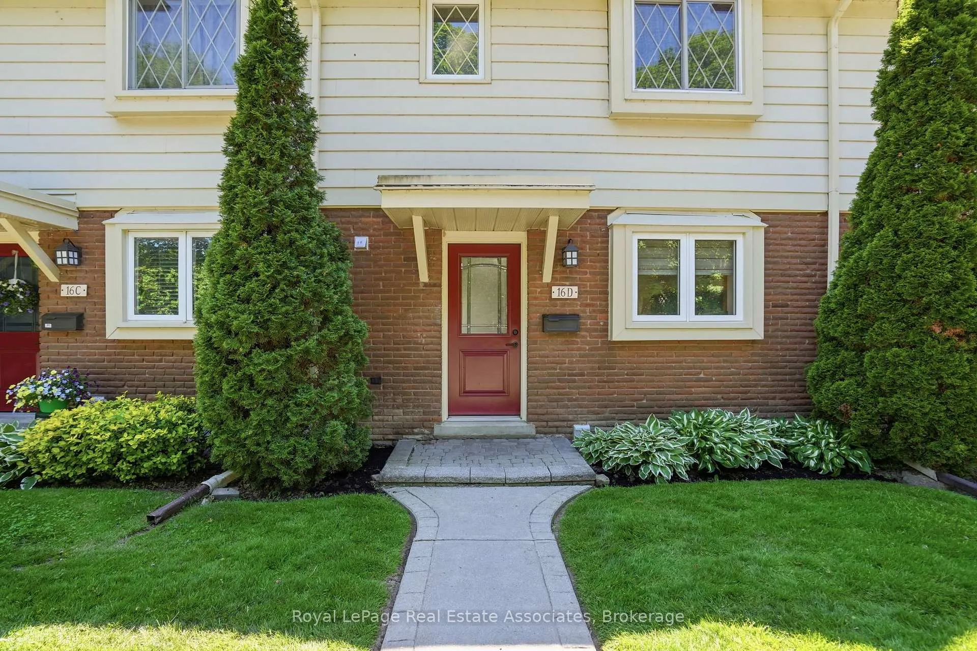 Photo 3 of Unit D(4), 16D Bond Street, Hamilton, Dundas — HOMEH