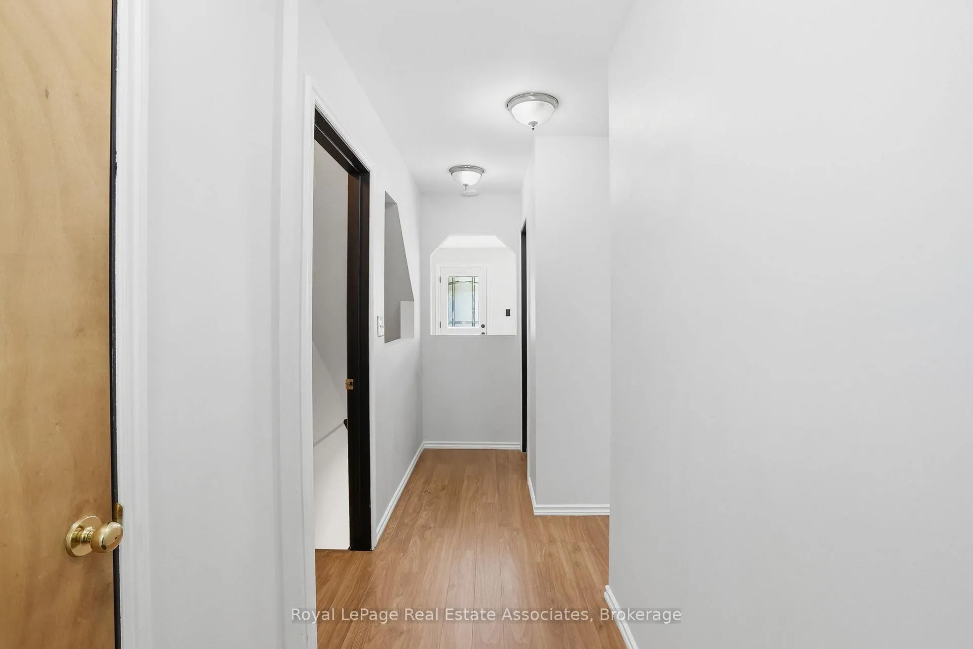 Photo 4 of Unit D(4), 16D Bond Street, Hamilton, Dundas — HOMEH