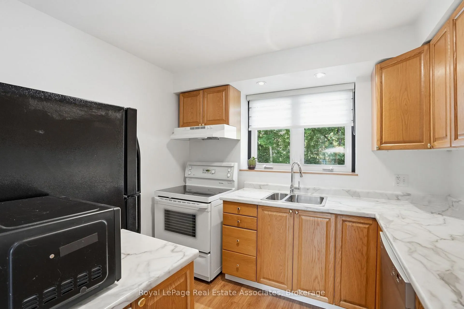 Photo 13 of Unit D(4), 16D Bond Street, Hamilton, Dundas — HOMEH