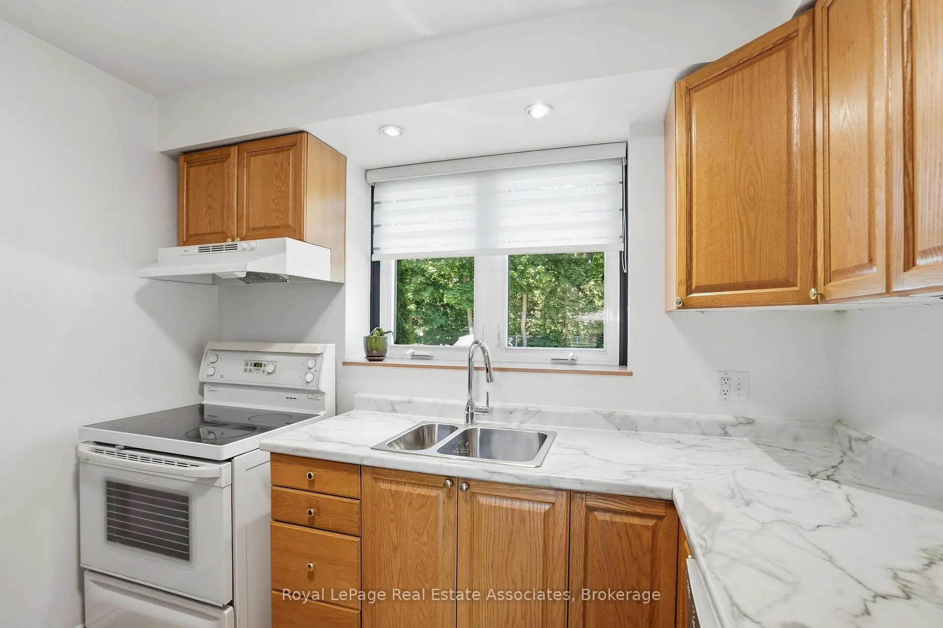Photo 14 of Unit D(4), 16D Bond Street, Hamilton, Dundas — HOMEH