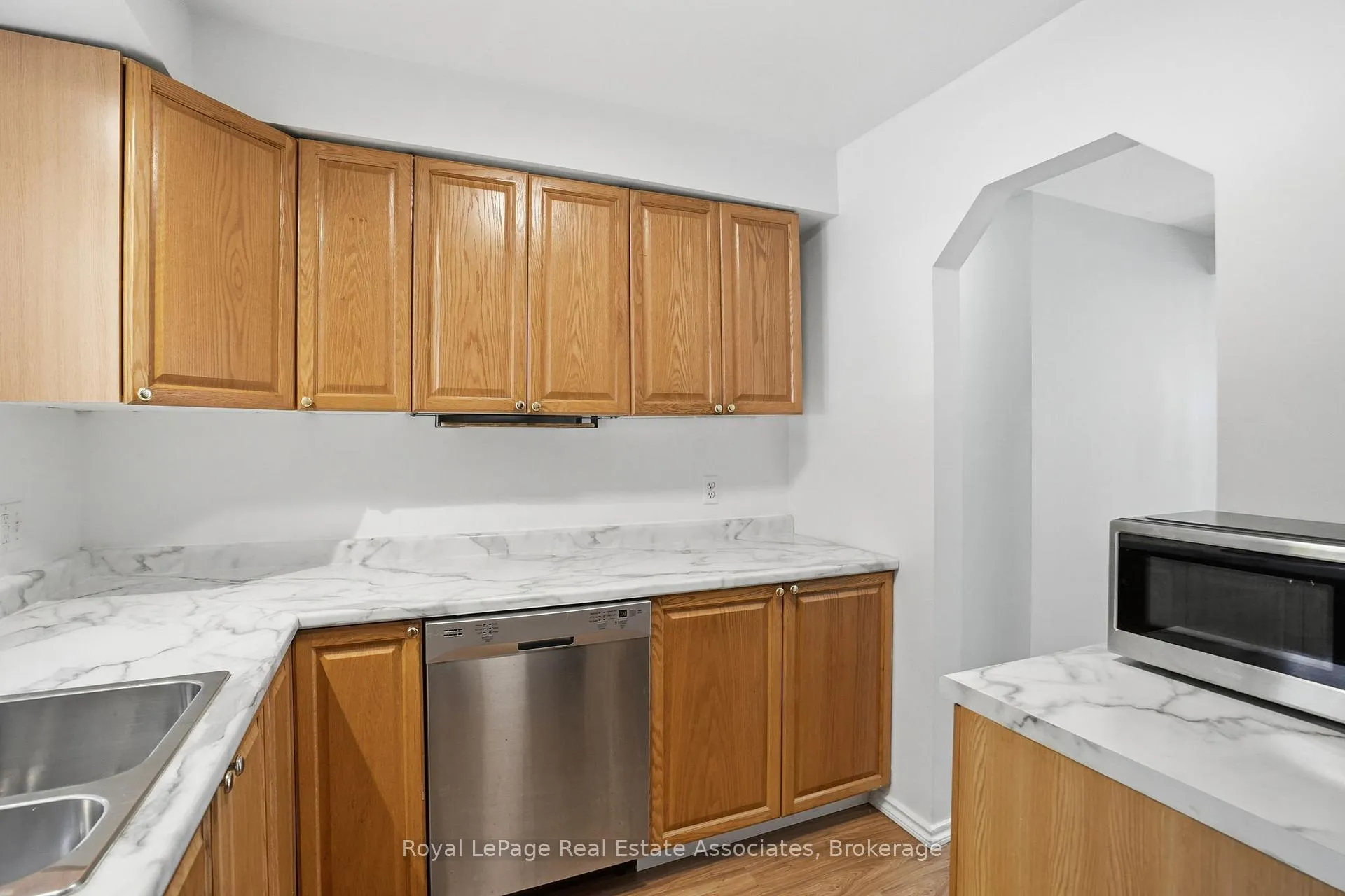 Photo 15 of Unit D(4), 16D Bond Street, Hamilton, Dundas — HOMEH