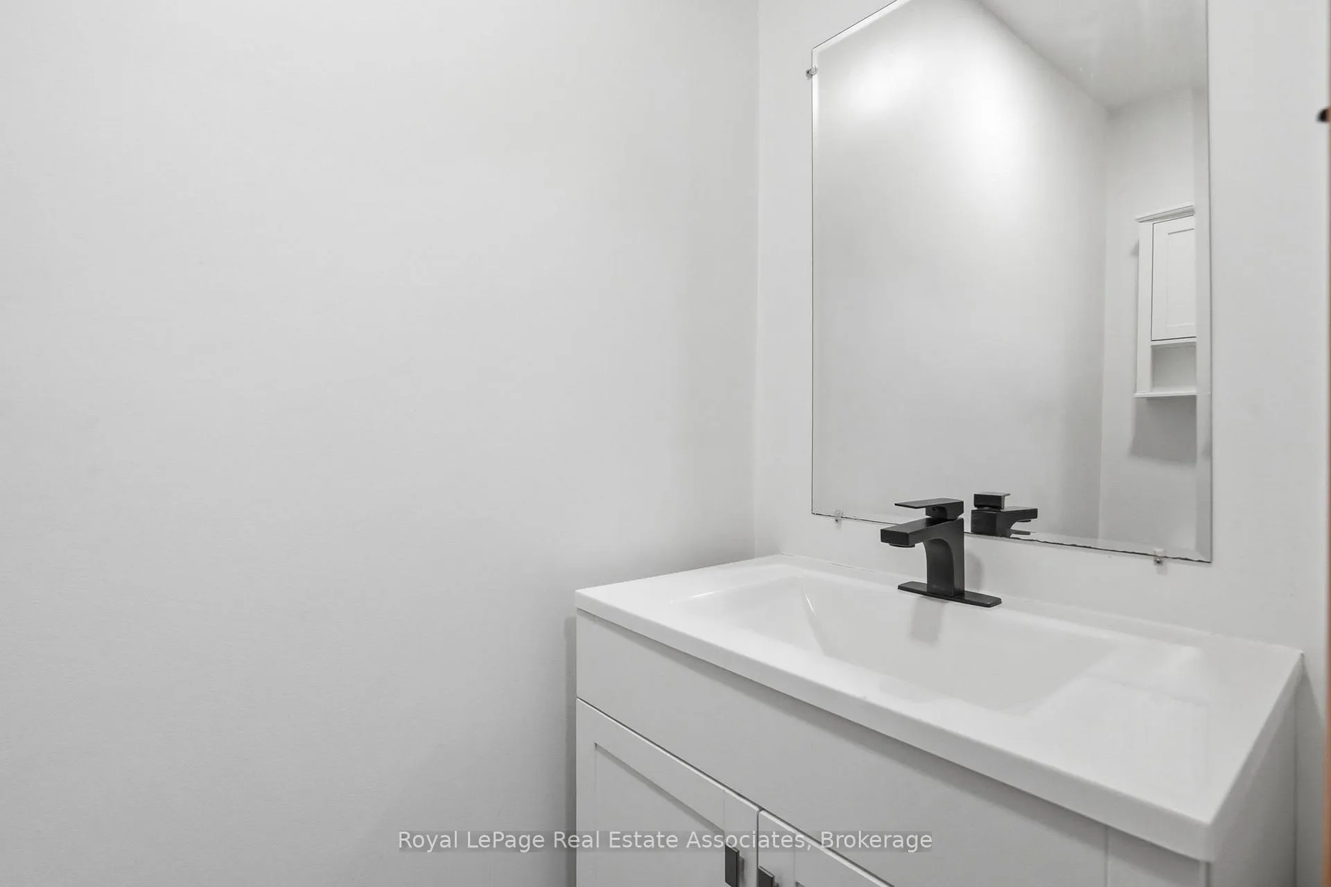 Photo 29 of Unit D(4), 16D Bond Street, Hamilton, Dundas — HOMEH