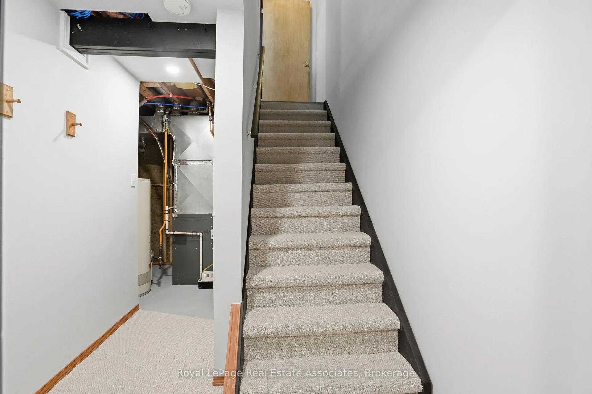 Photo 35 of Unit D(4), 16D Bond Street, Hamilton, Dundas — HOMEH