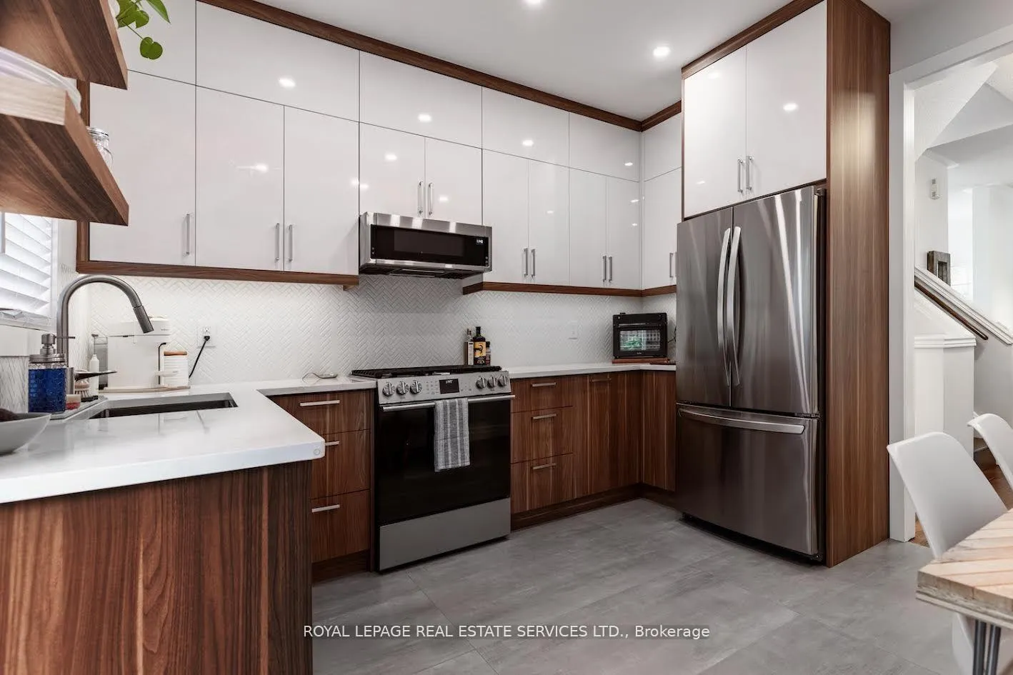 Photo 3 of Unit 49, 435 Hensall Circle, Mississauga, Cooksville — HOMEH