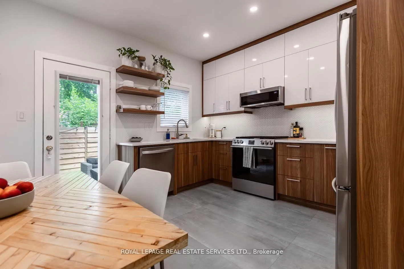 Photo 4 of Unit 49, 435 Hensall Circle, Mississauga, Cooksville — HOMEH