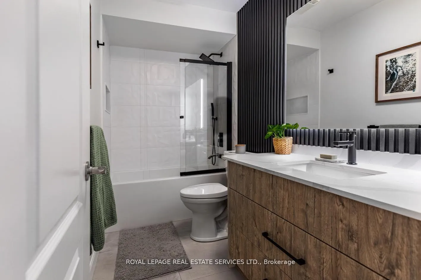 Photo 13 of Unit 49, 435 Hensall Circle, Mississauga, Cooksville — HOMEH