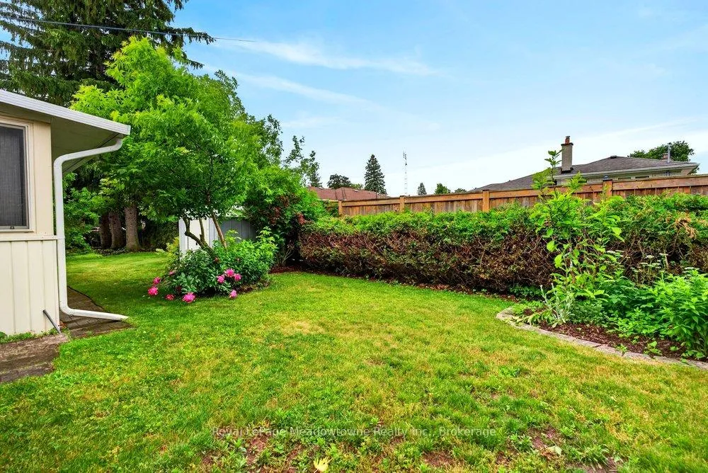 Photo 43 of 119 Elizabeth Drive, Halton Hills, Acton — HOMEH