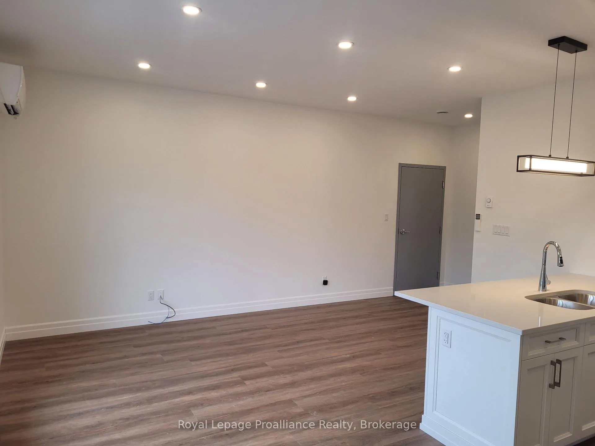 Photo 4 of Unit 3, 15 Bay Street, Quinte West, Trenton Ward — HOMEH