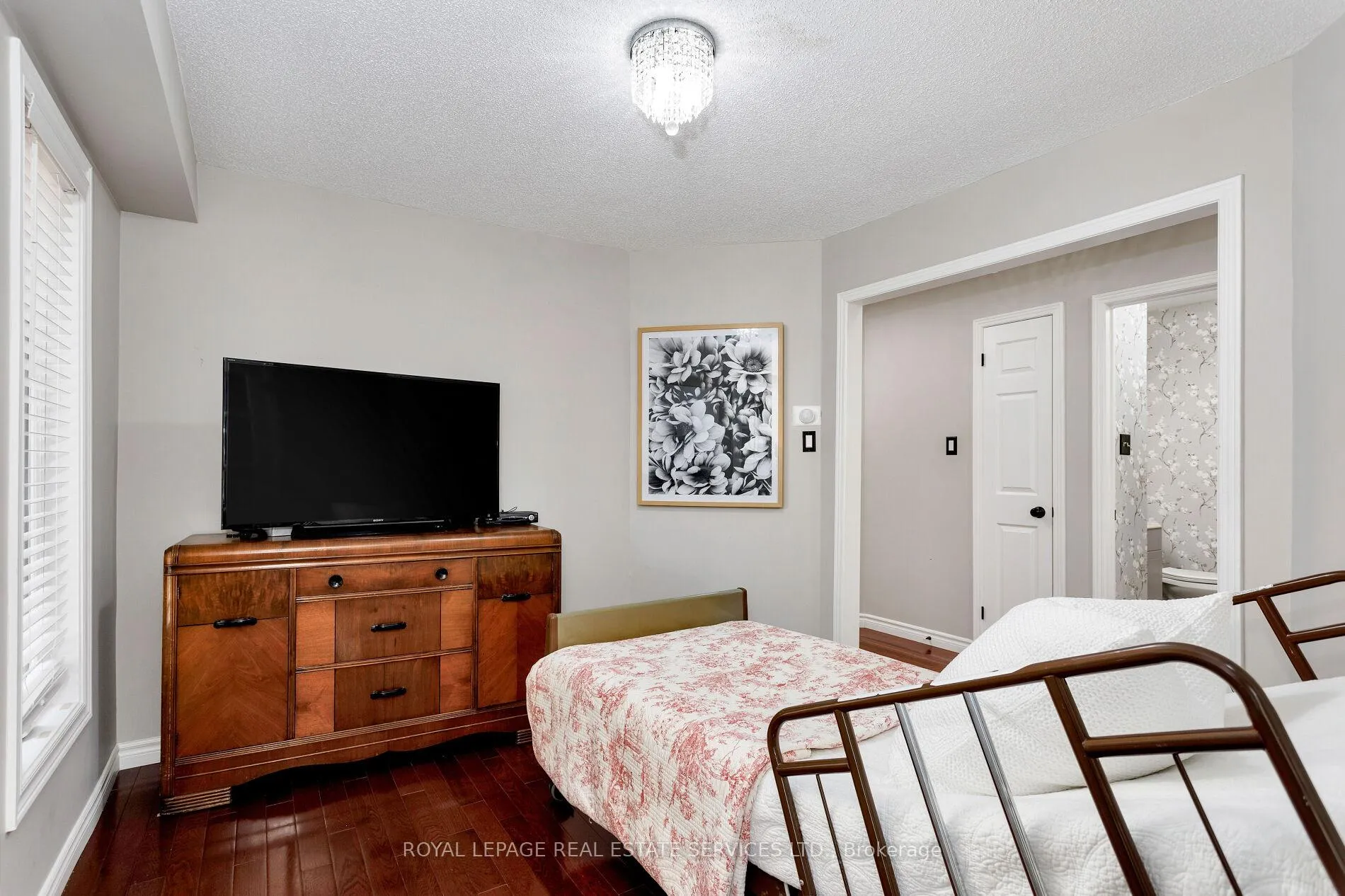 Photo 11 of Unit 7, 2006 Glenada Crescent, Oakville, Wedgewood Creek — HOMEH