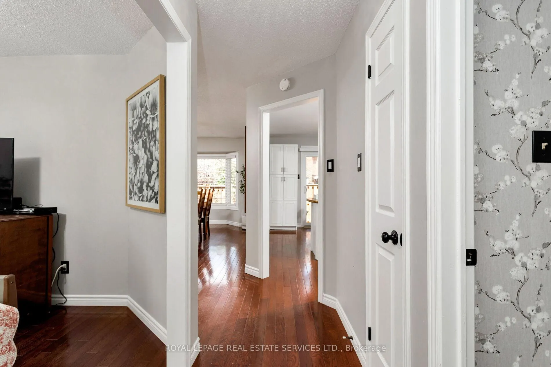 Photo 13 of Unit 7, 2006 Glenada Crescent, Oakville, Wedgewood Creek — HOMEH