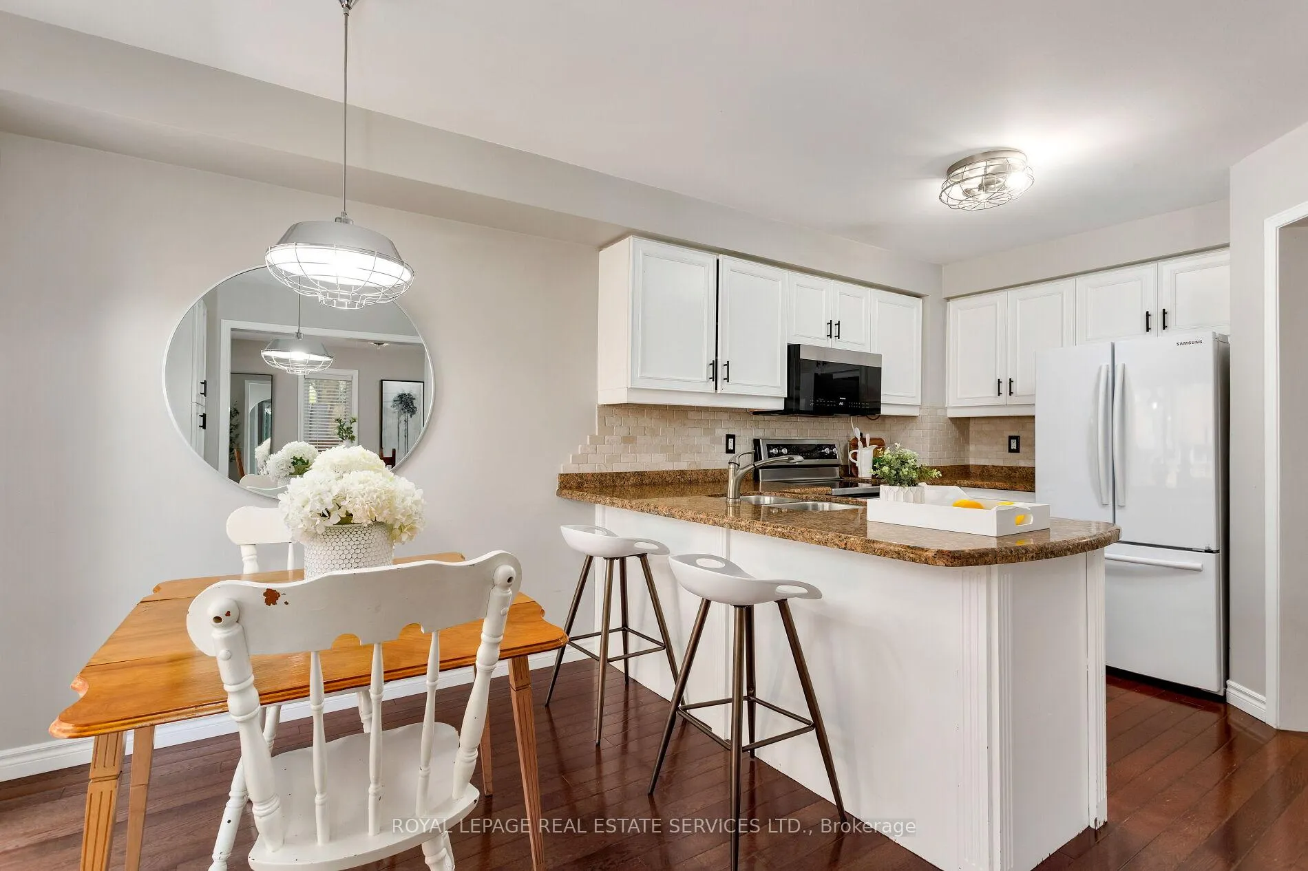 Photo 18 of Unit 7, 2006 Glenada Crescent, Oakville, Wedgewood Creek — HOMEH