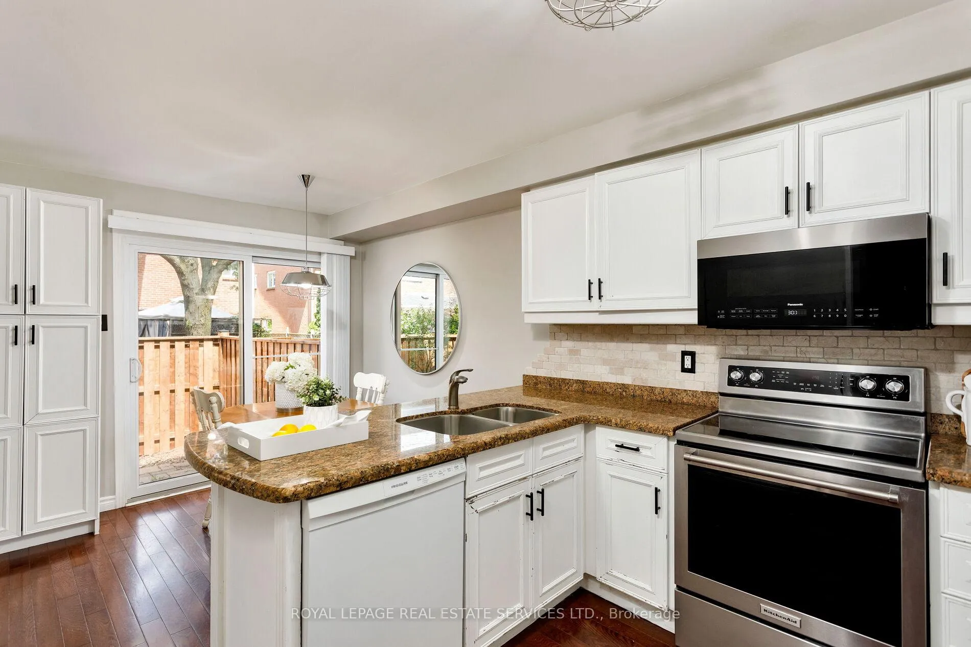 Photo 19 of Unit 7, 2006 Glenada Crescent, Oakville, Wedgewood Creek — HOMEH